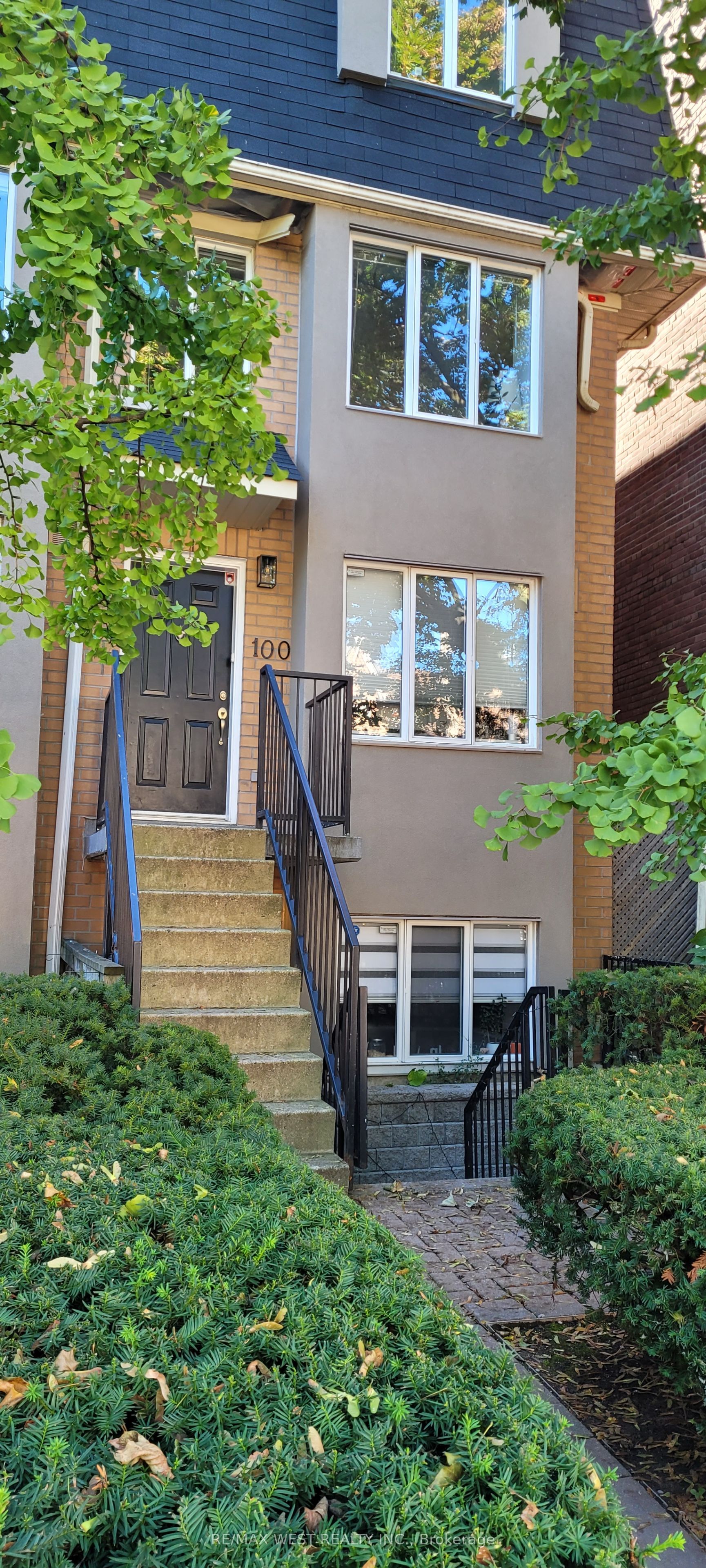 208 Niagara Street 99 Property Photo 1