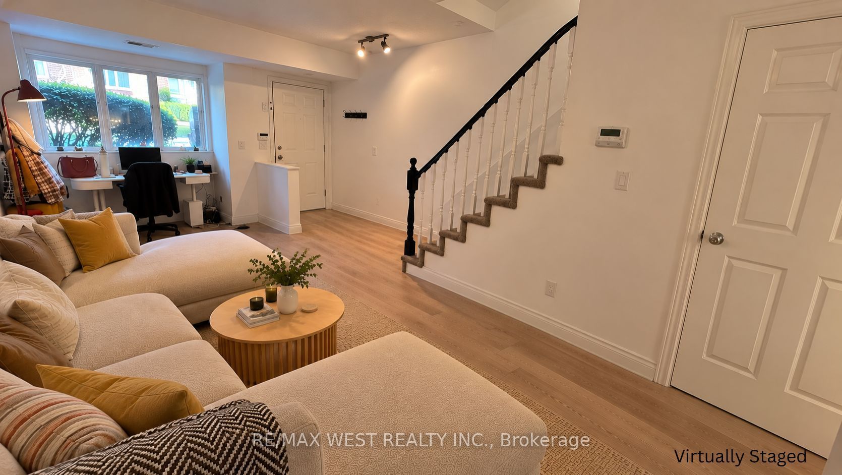 208 Niagara Street 99 Property Photo 4