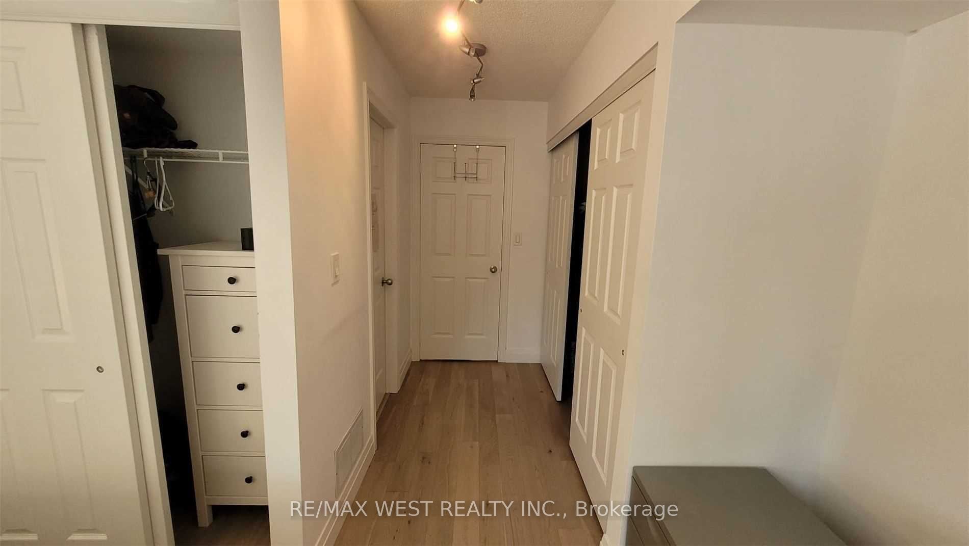208 Niagara Street 99 Property Photo 13