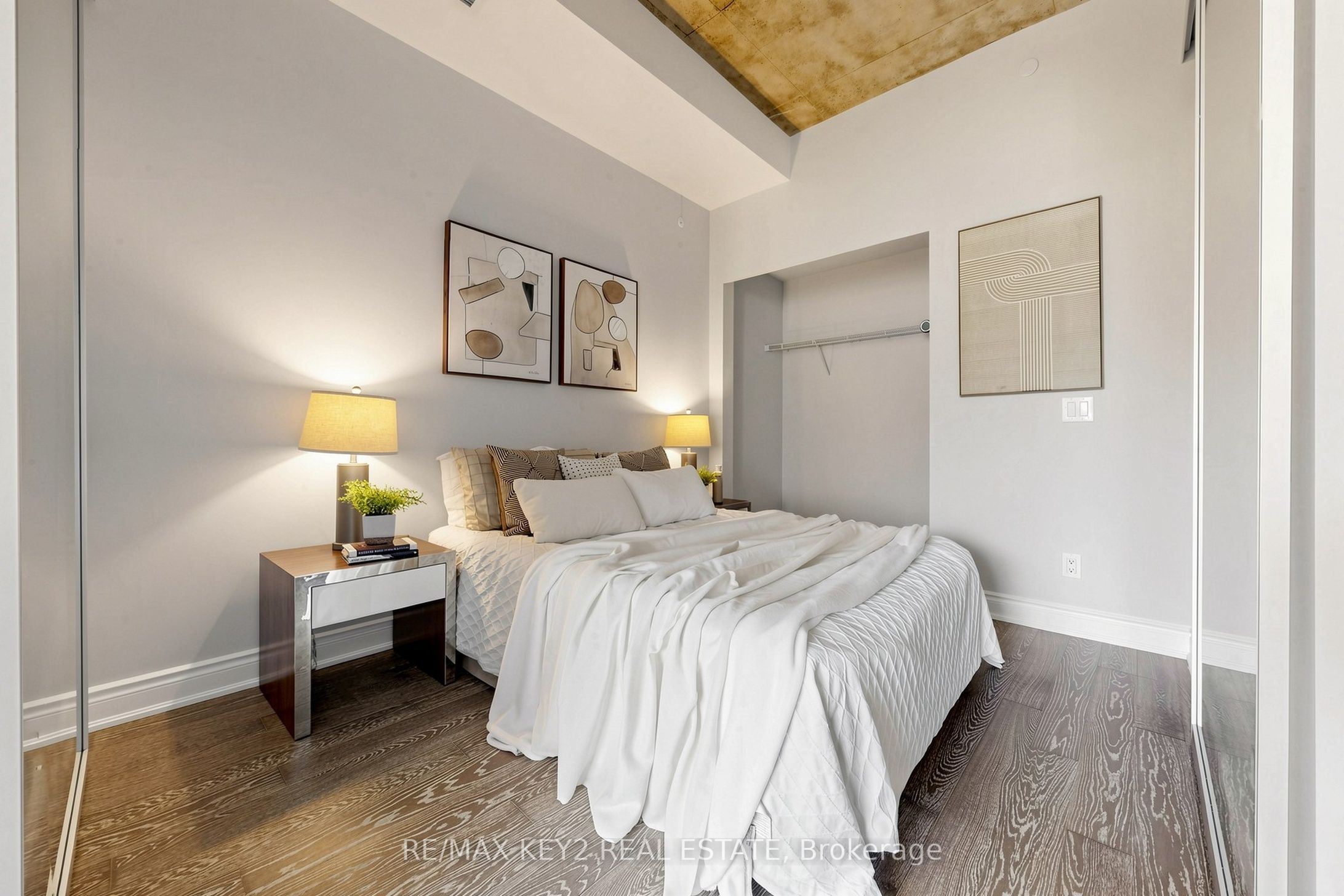 608 Richmond Street W 615 Property Photo 17