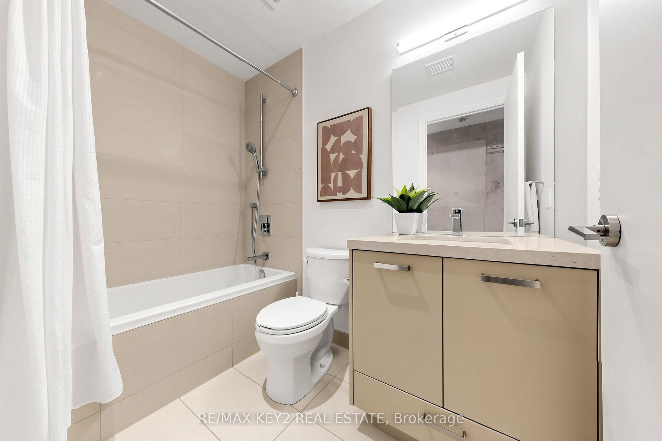 608 Richmond Street W 615 Property Photo 21