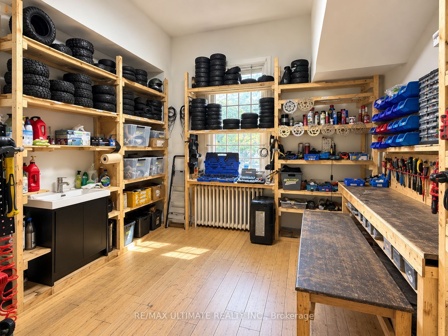 812 St Clair Avenue W Property Photo 6