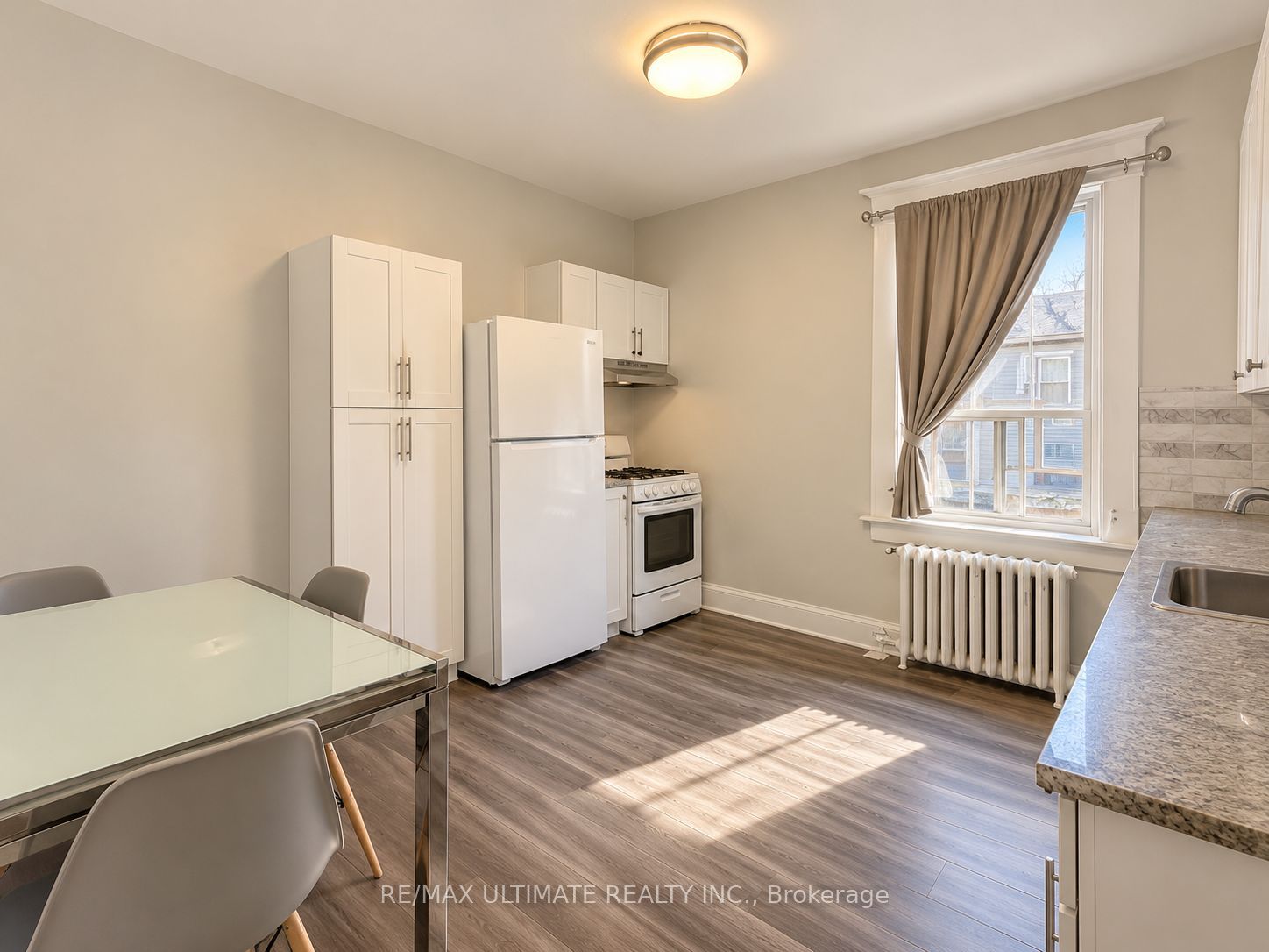 812 St Clair Avenue W Property Photo 10