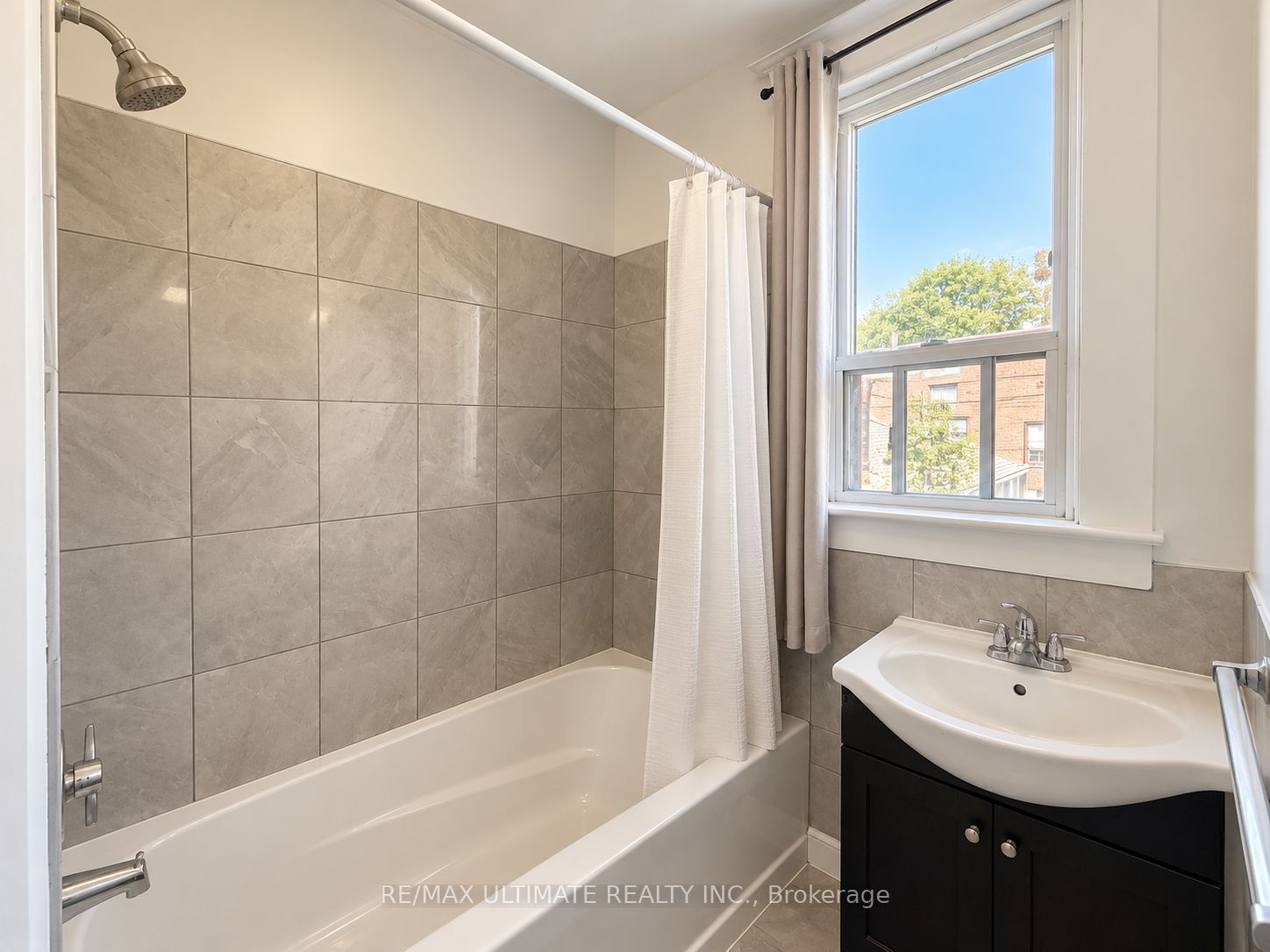 812 St Clair Avenue W Property Photo 17