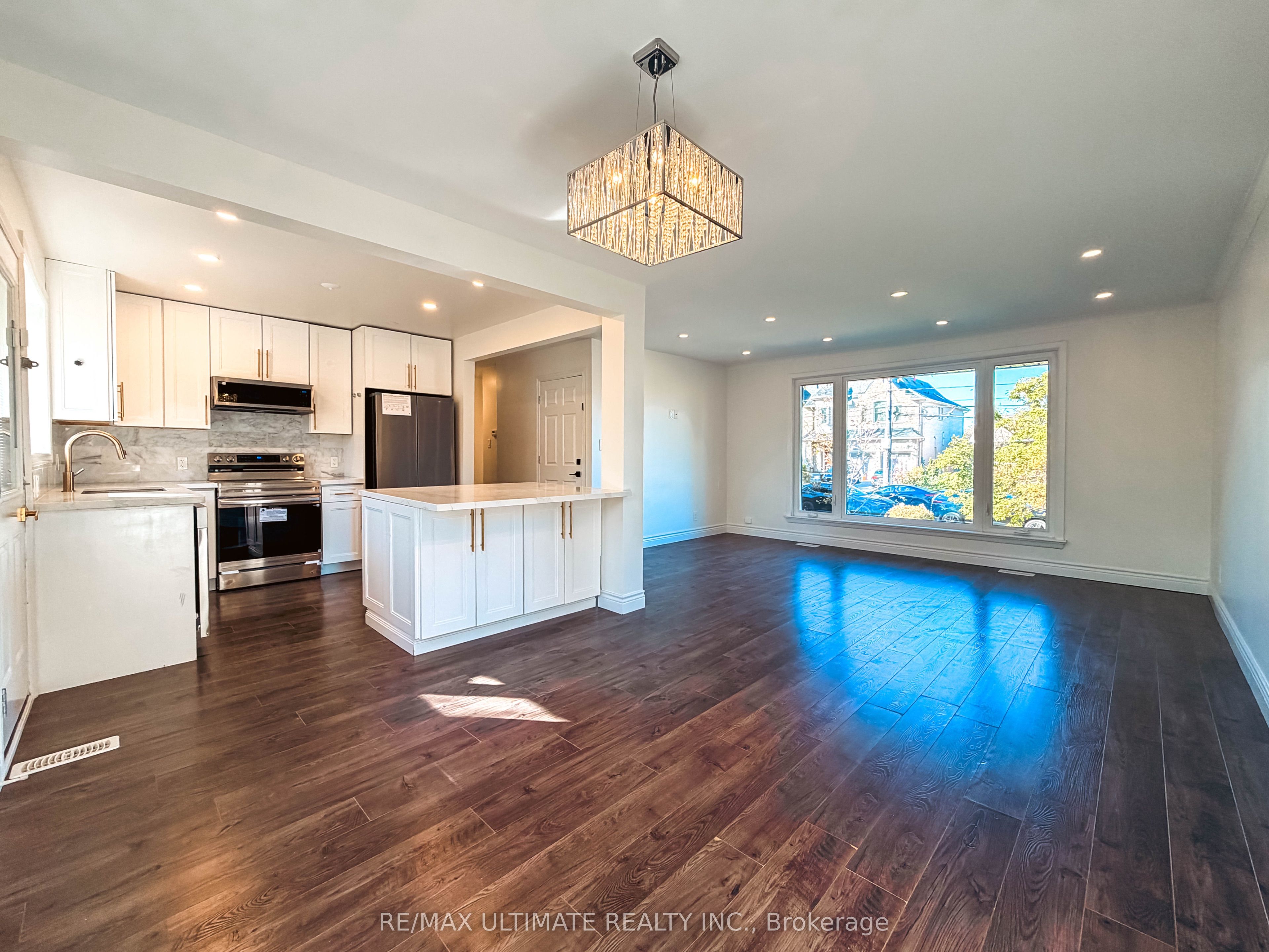 111 Combe Avenue Main Property Photo 8