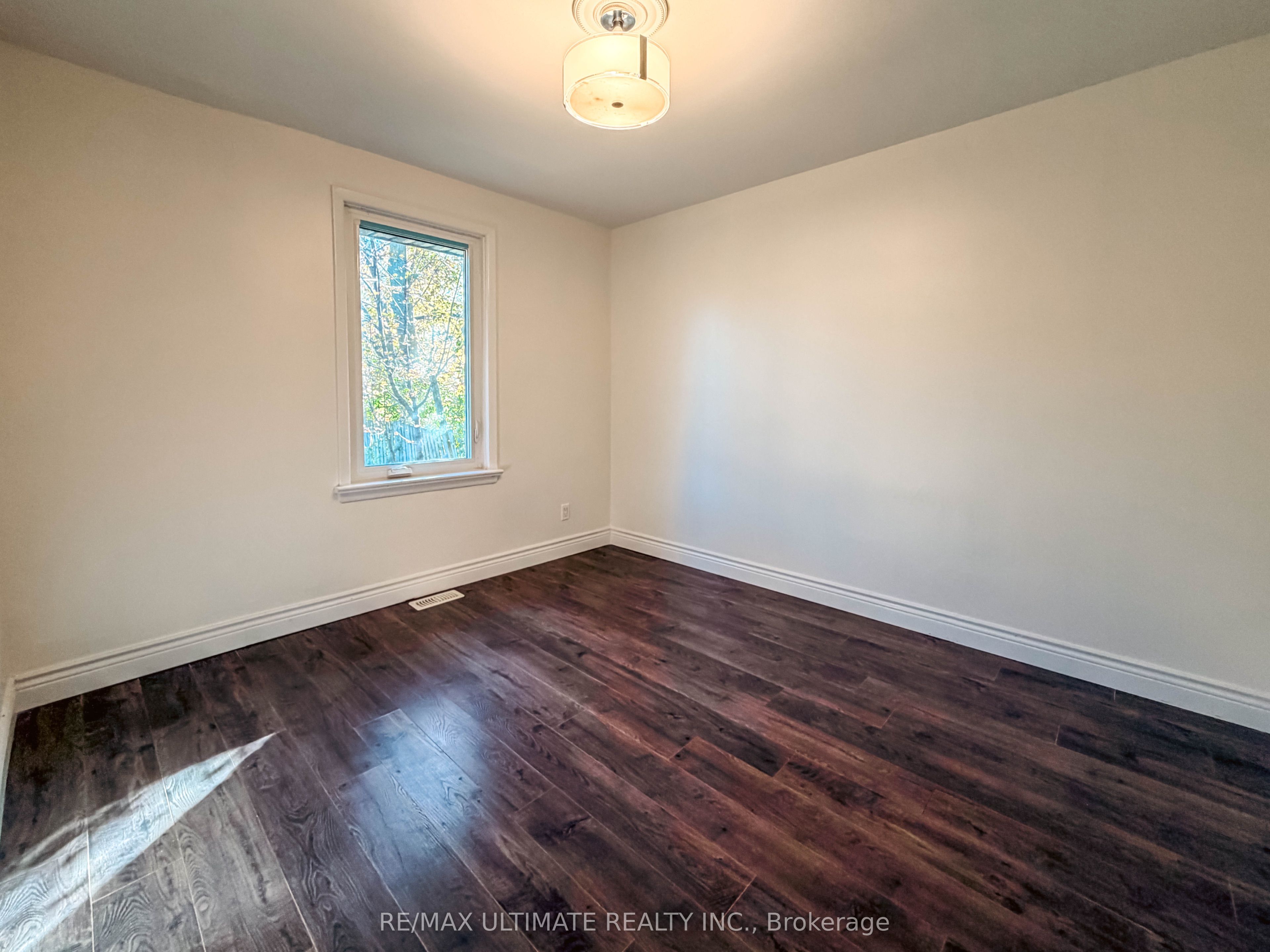 111 Combe Avenue Main Property Photo 10