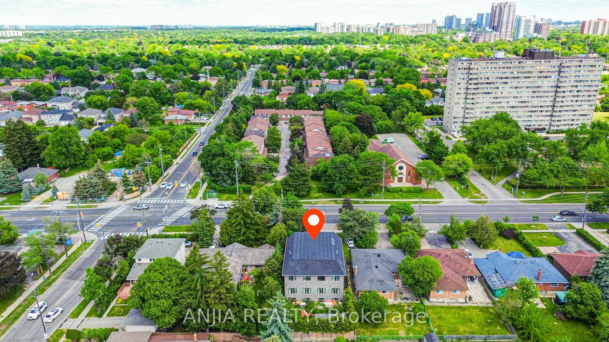 2652 Victoria Park Avenue Property Photo 4