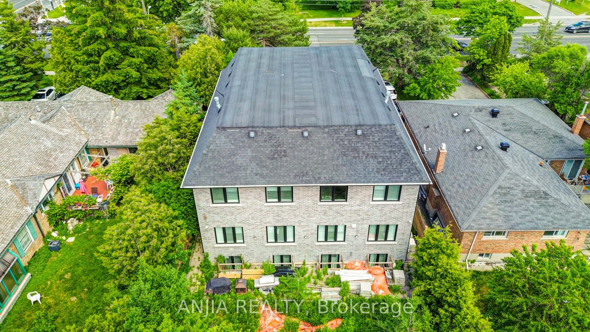 2652 Victoria Park Avenue Property Photo 7
