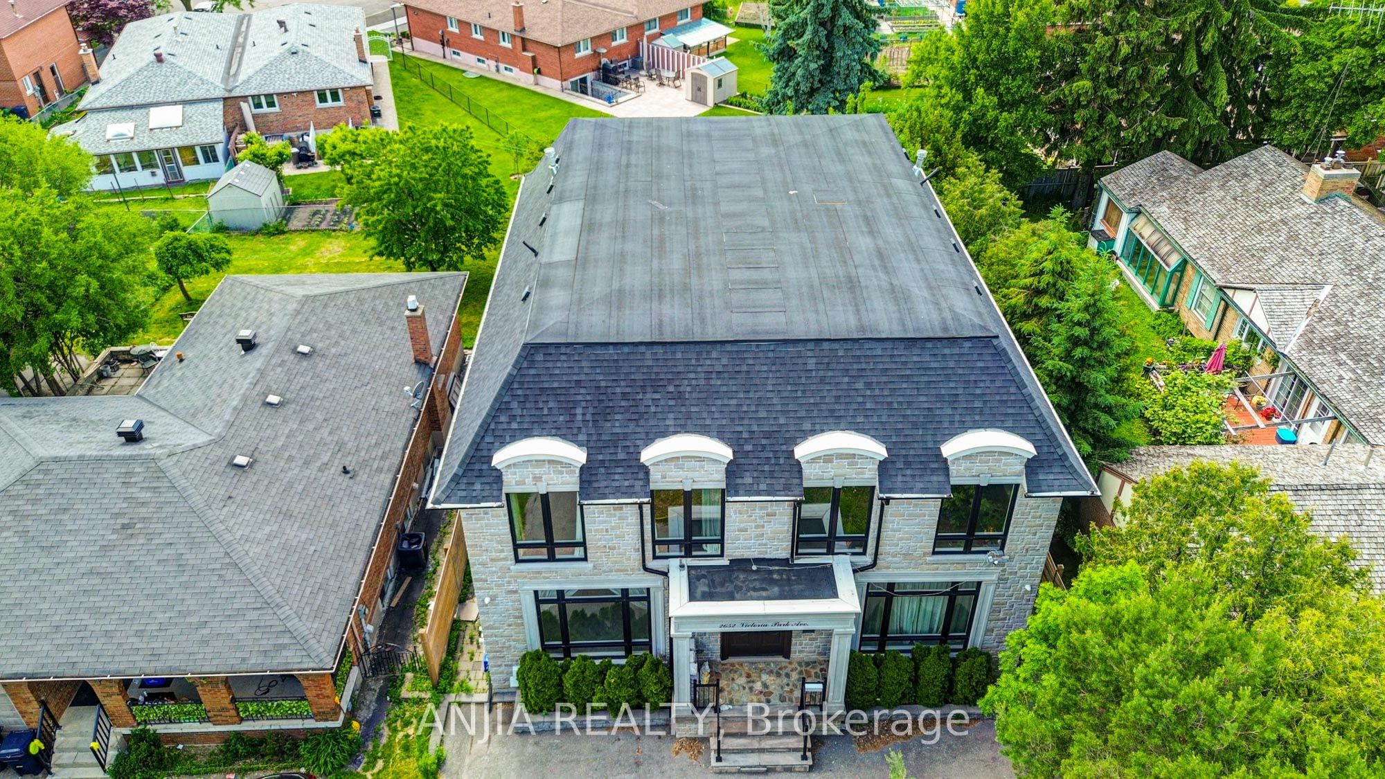 2652 Victoria Park Avenue Property Photo 8