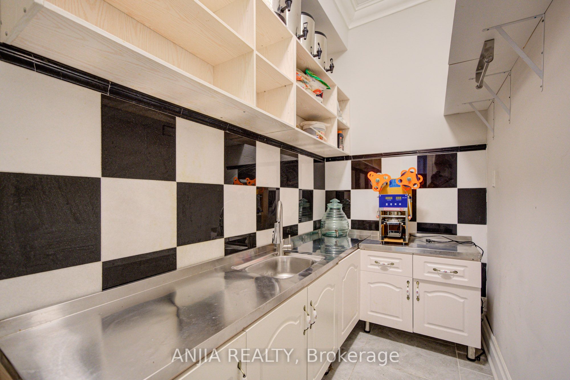 2652 Victoria Park Avenue Property Photo 12