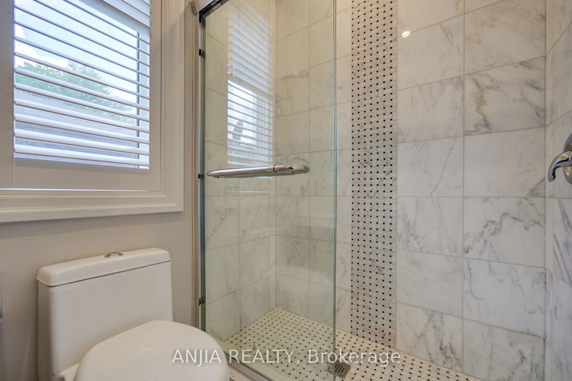 2652 Victoria Park Avenue Property Photo 14