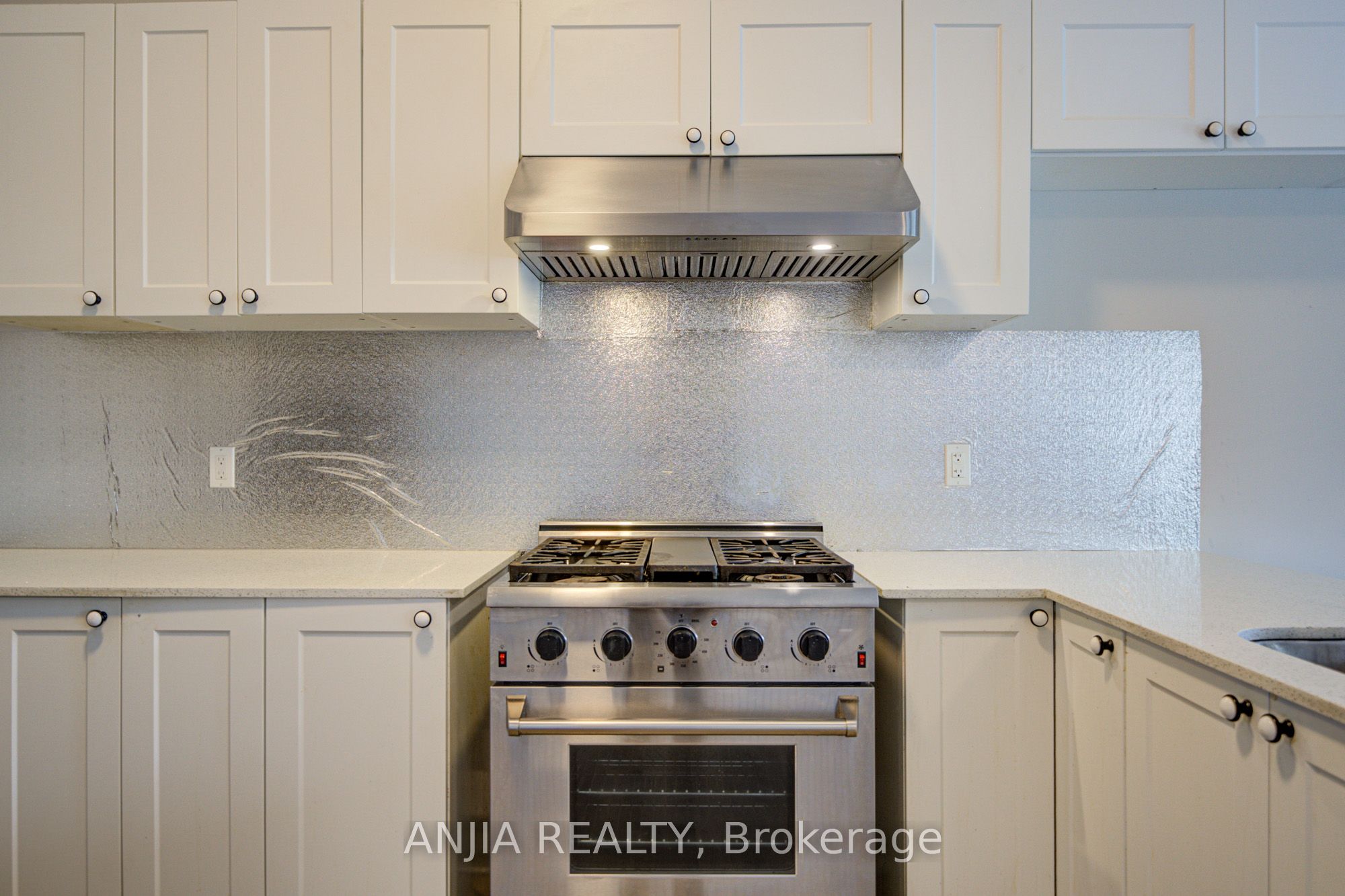 2652 Victoria Park Avenue Property Photo 18
