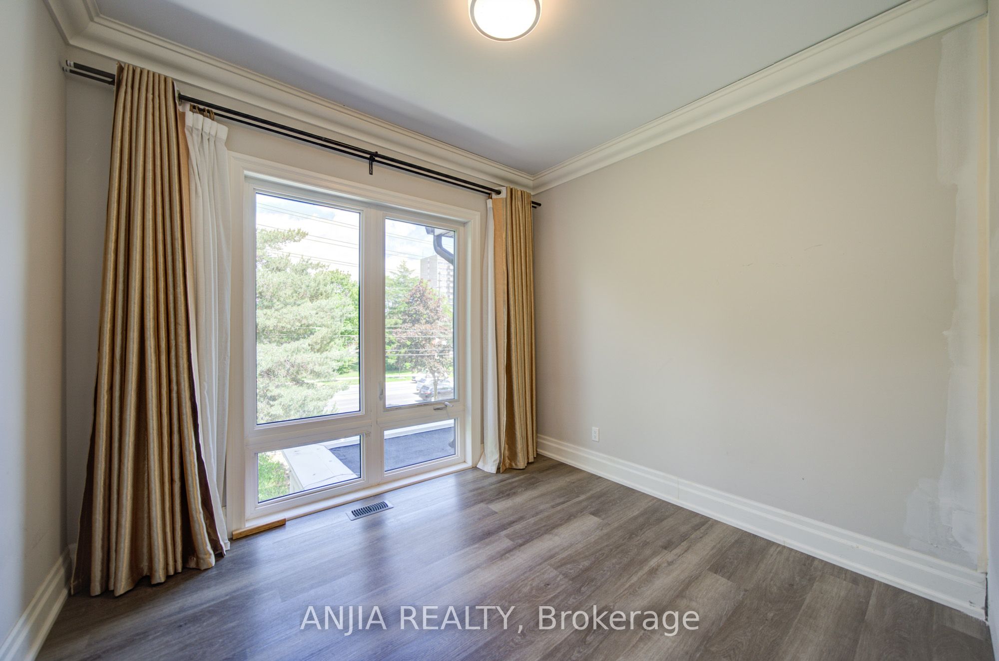 2652 Victoria Park Avenue Property Photo 32