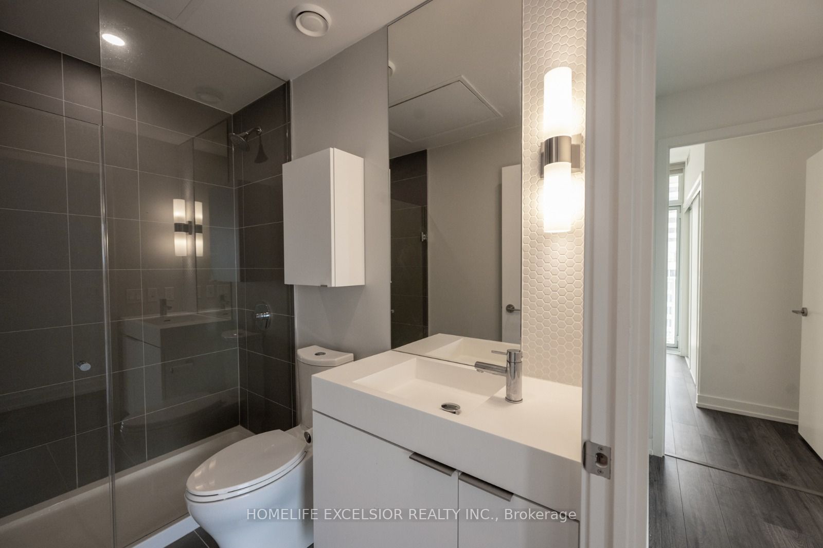 33 Helendale Avenue 1410 Property Photo 15
