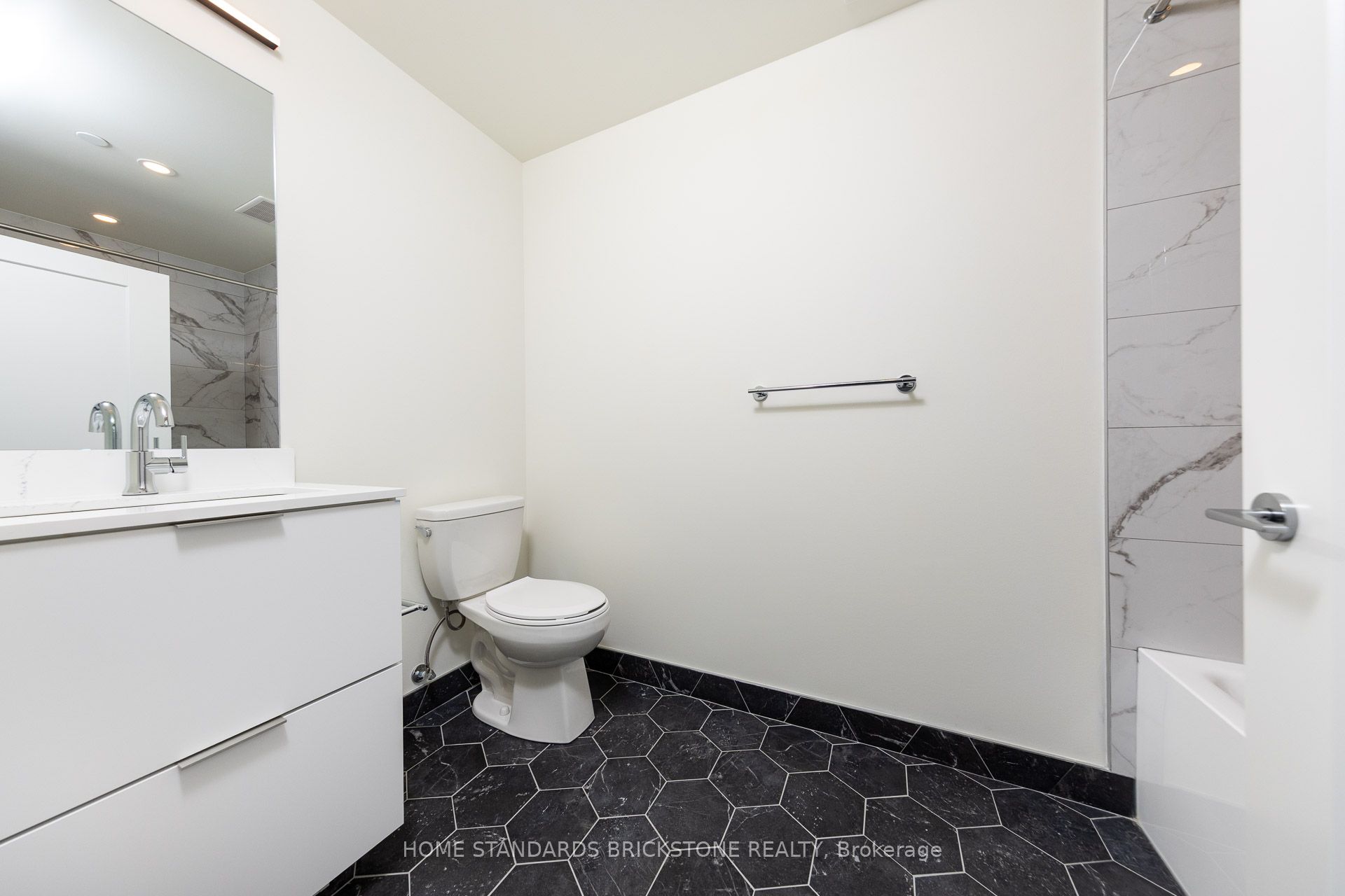89 Church Street 4607 Property Photo 28