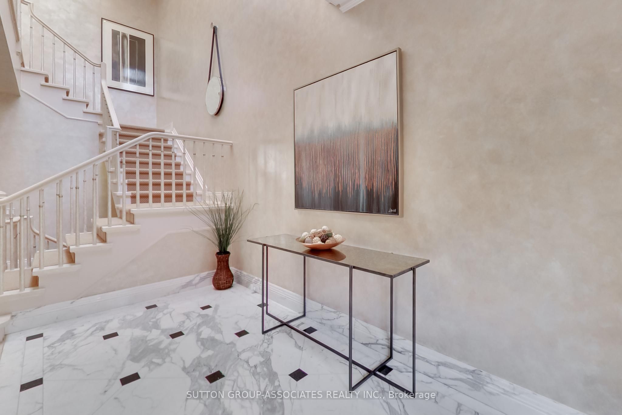 48 Lowther Avenue Property Photo 2