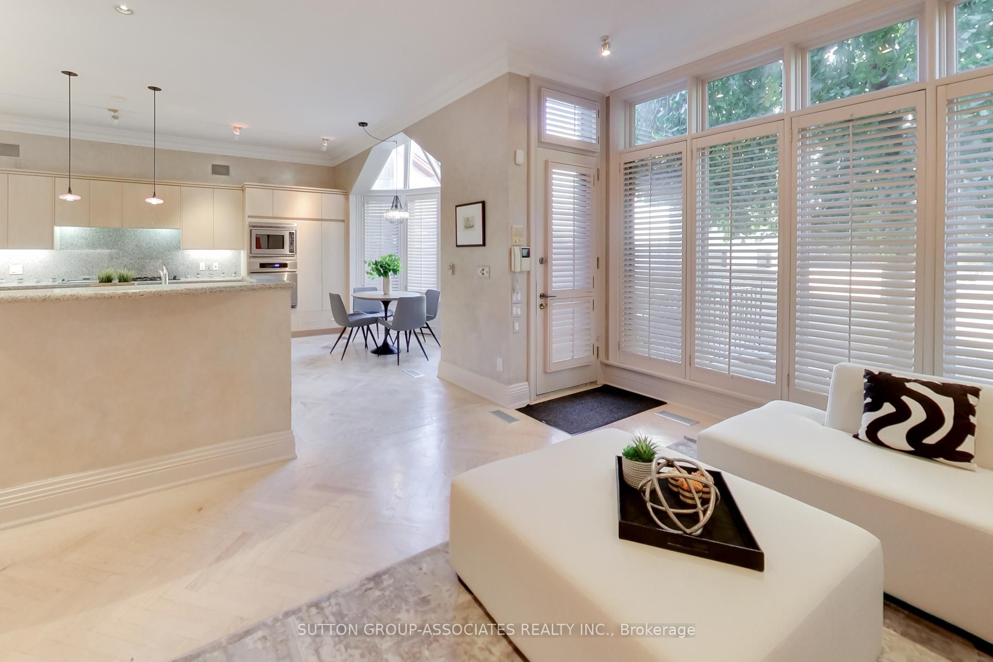 48 Lowther Avenue Property Photo 8
