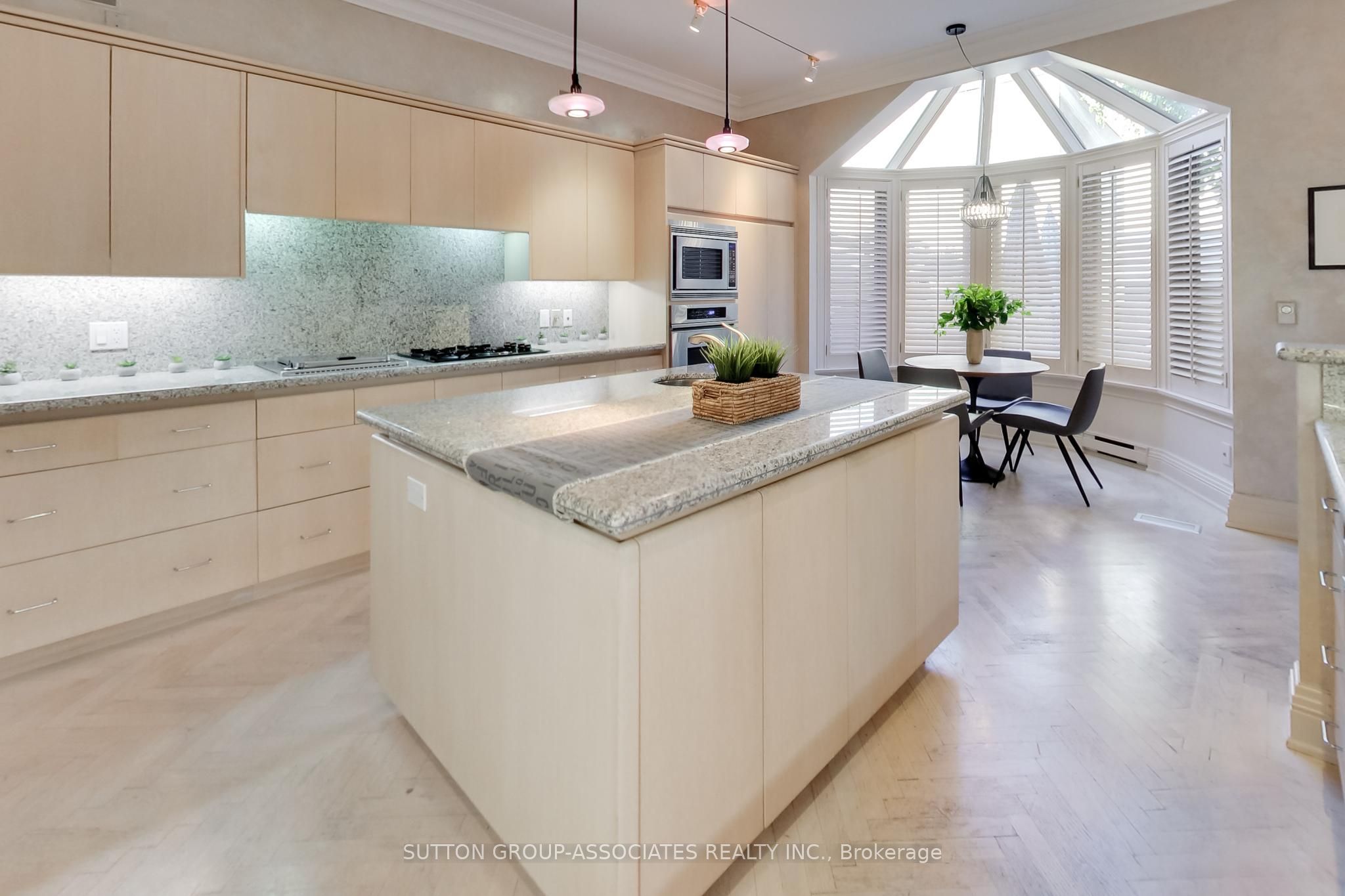 48 Lowther Avenue Property Photo 12