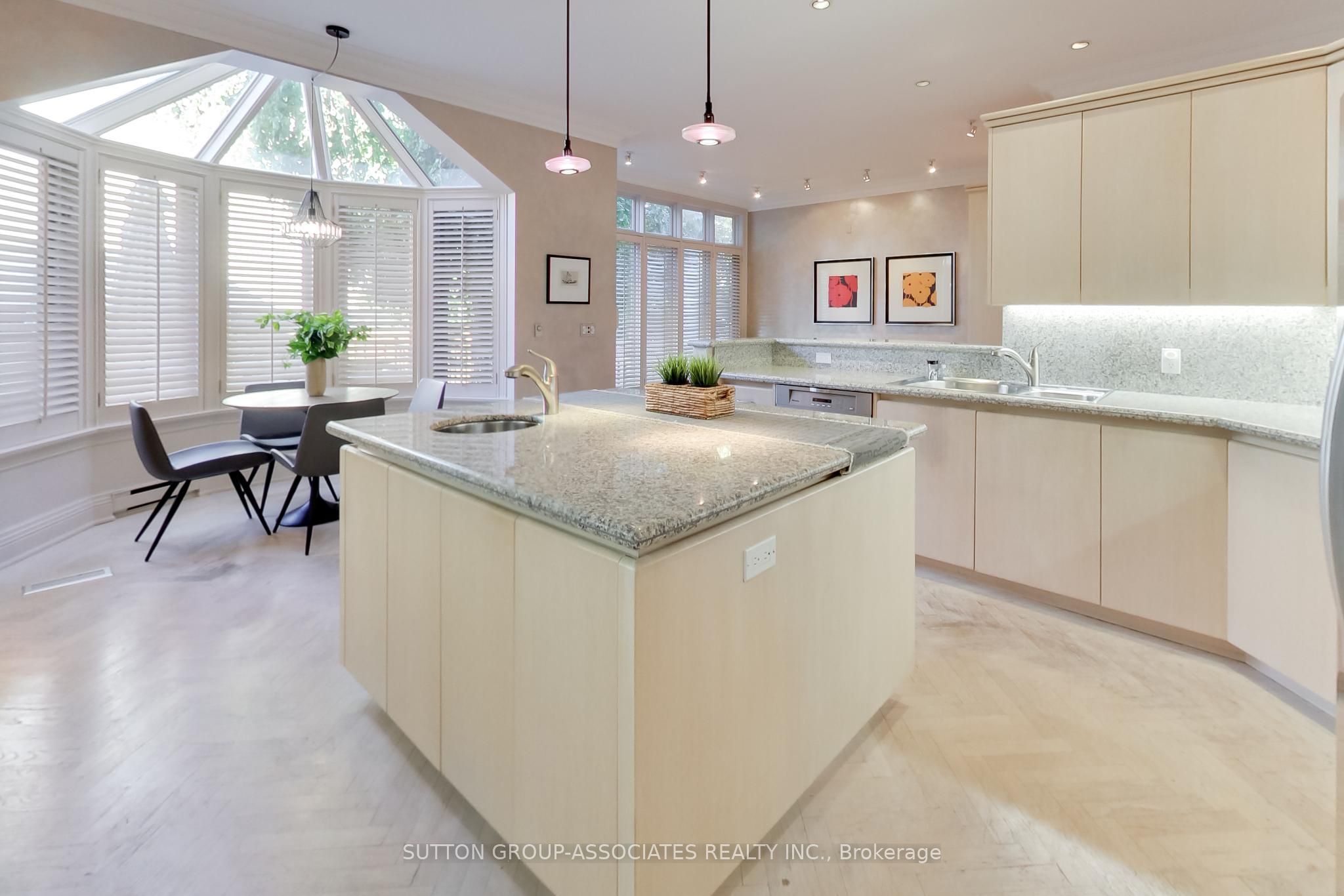 48 Lowther Avenue Property Photo 13