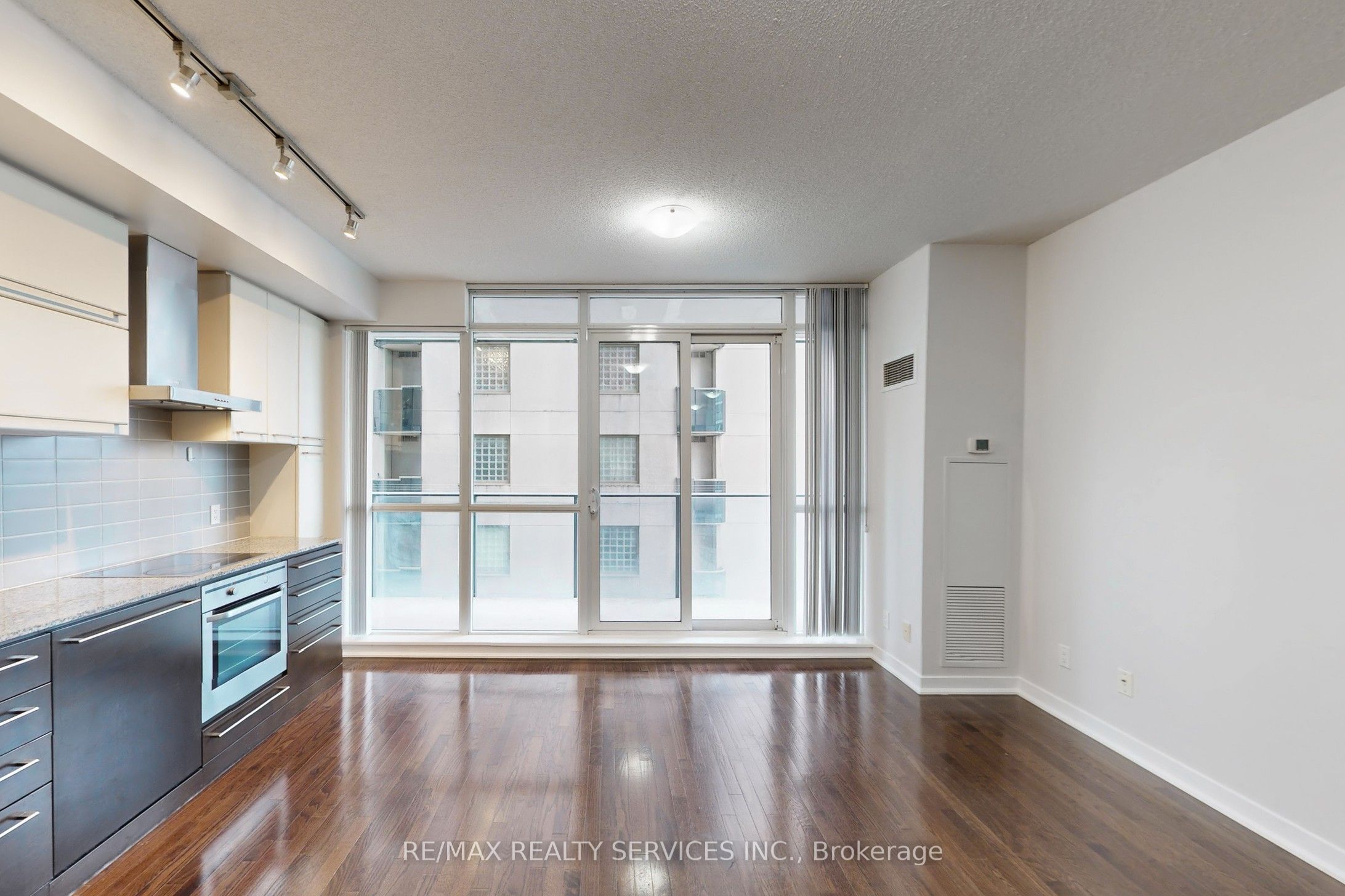 770 Bay Street 1009 Property Photo 11