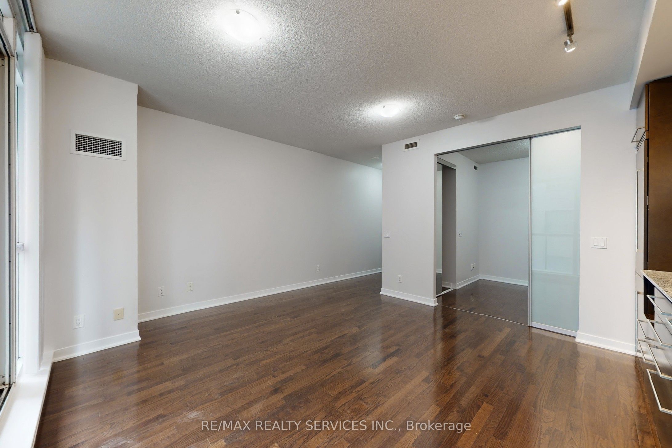 770 Bay Street 1009 Property Photo 13
