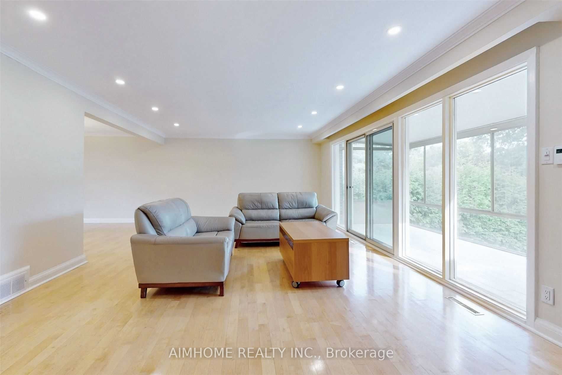 103 Alamosa Drive Property Photo 3
