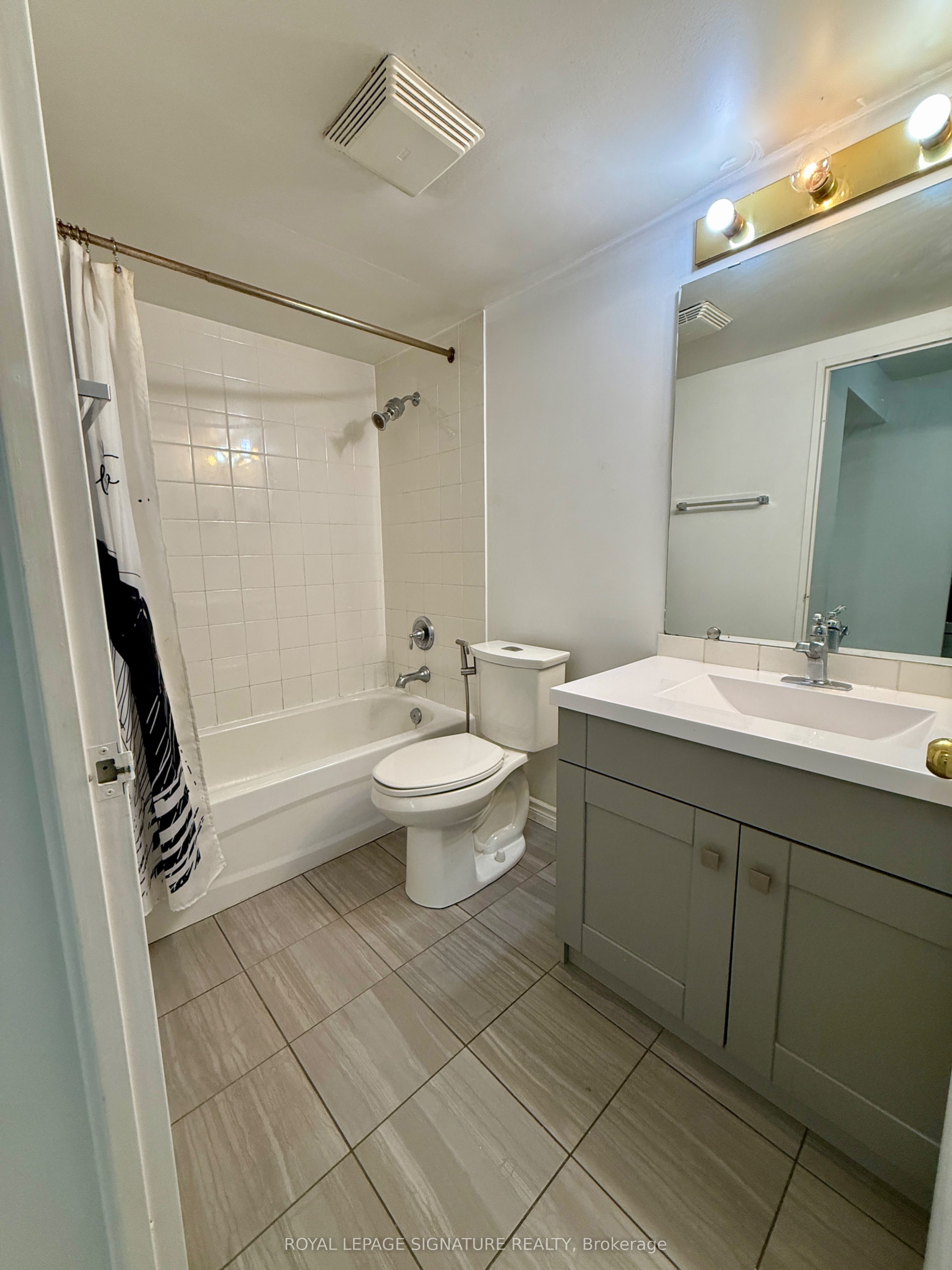92 King Street E 309 Property Photo 10