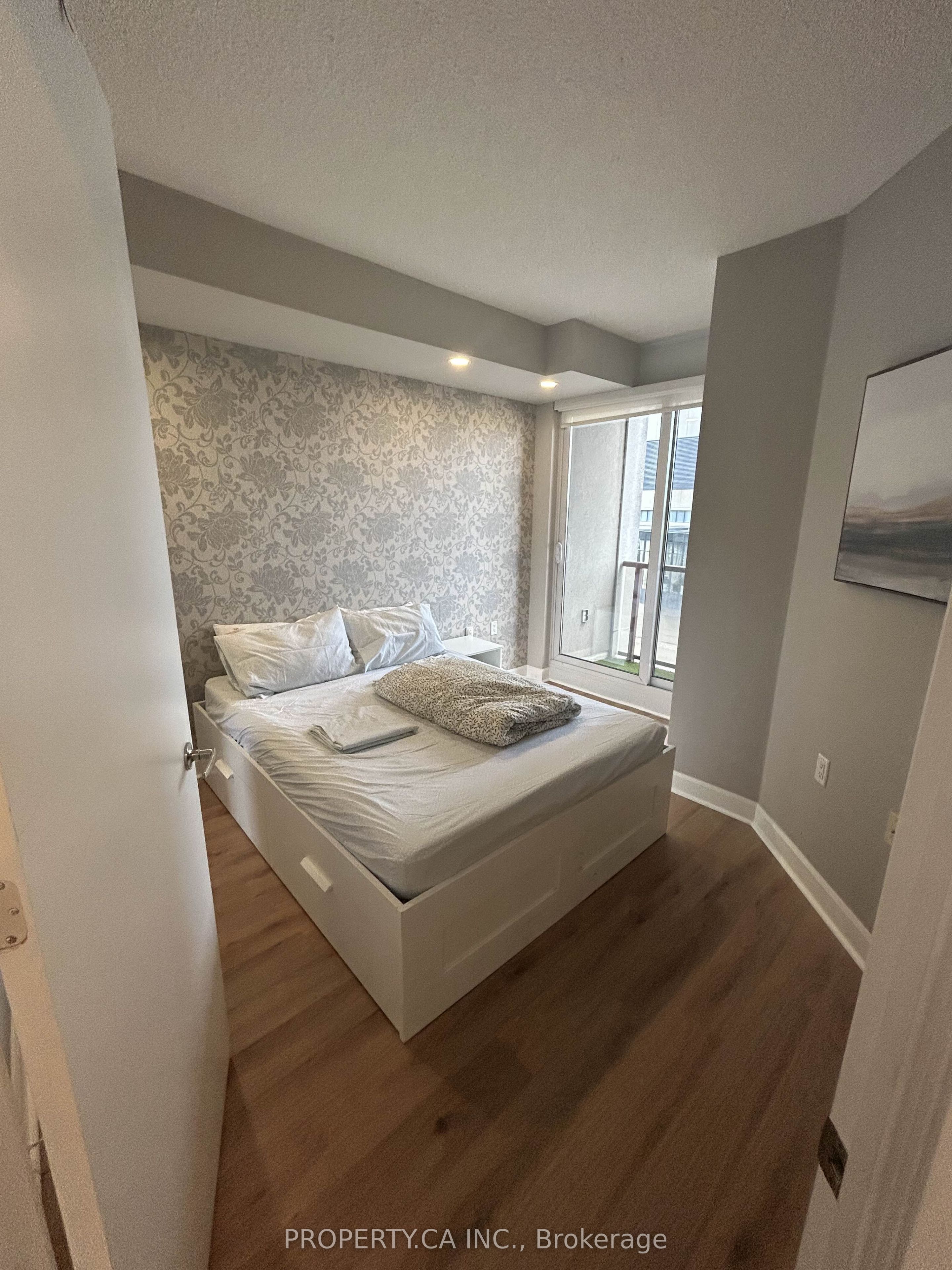 85 Bloor Street E 1503 Property Photo 4