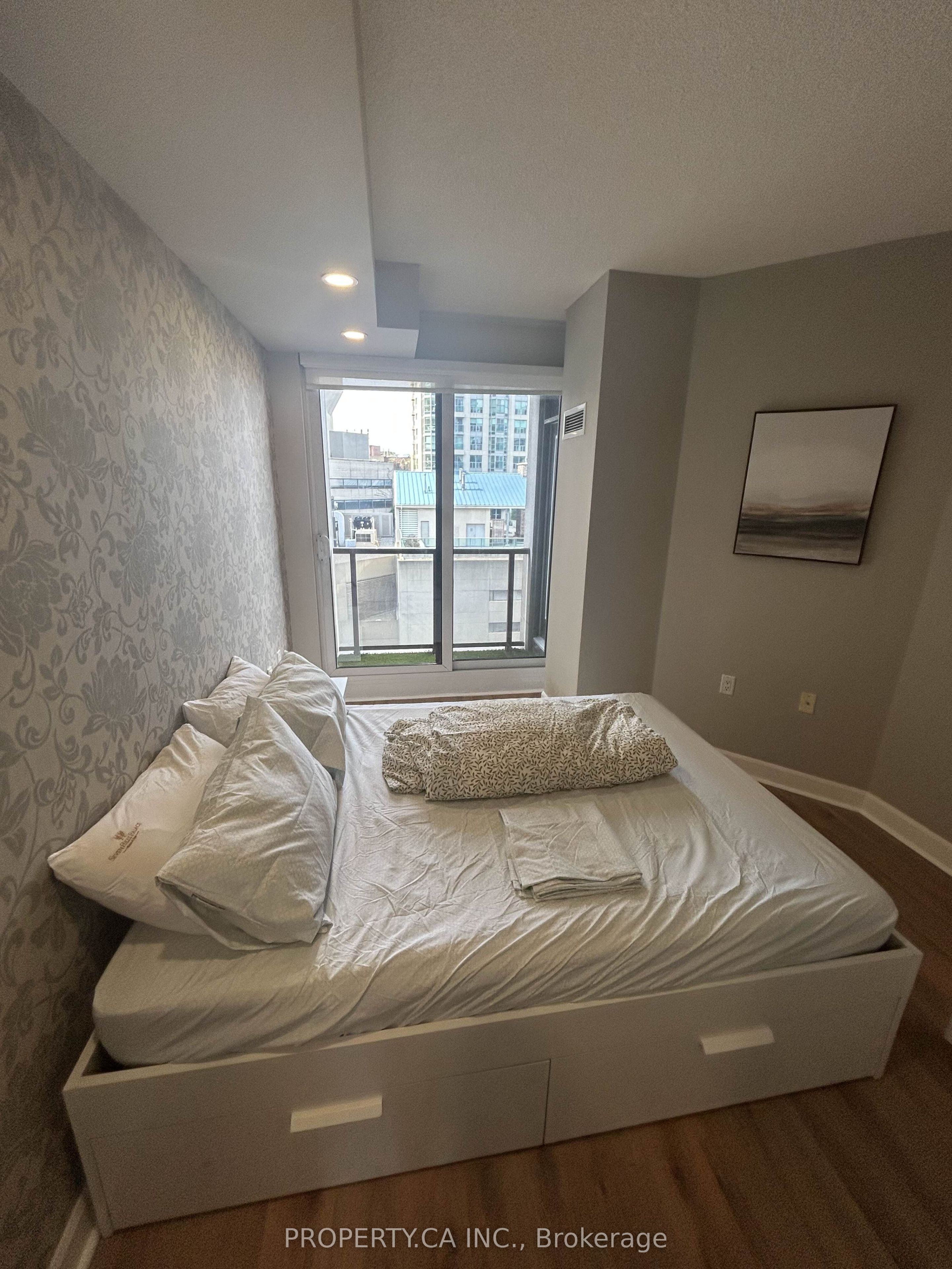 85 Bloor Street E 1503 Property Photo 6