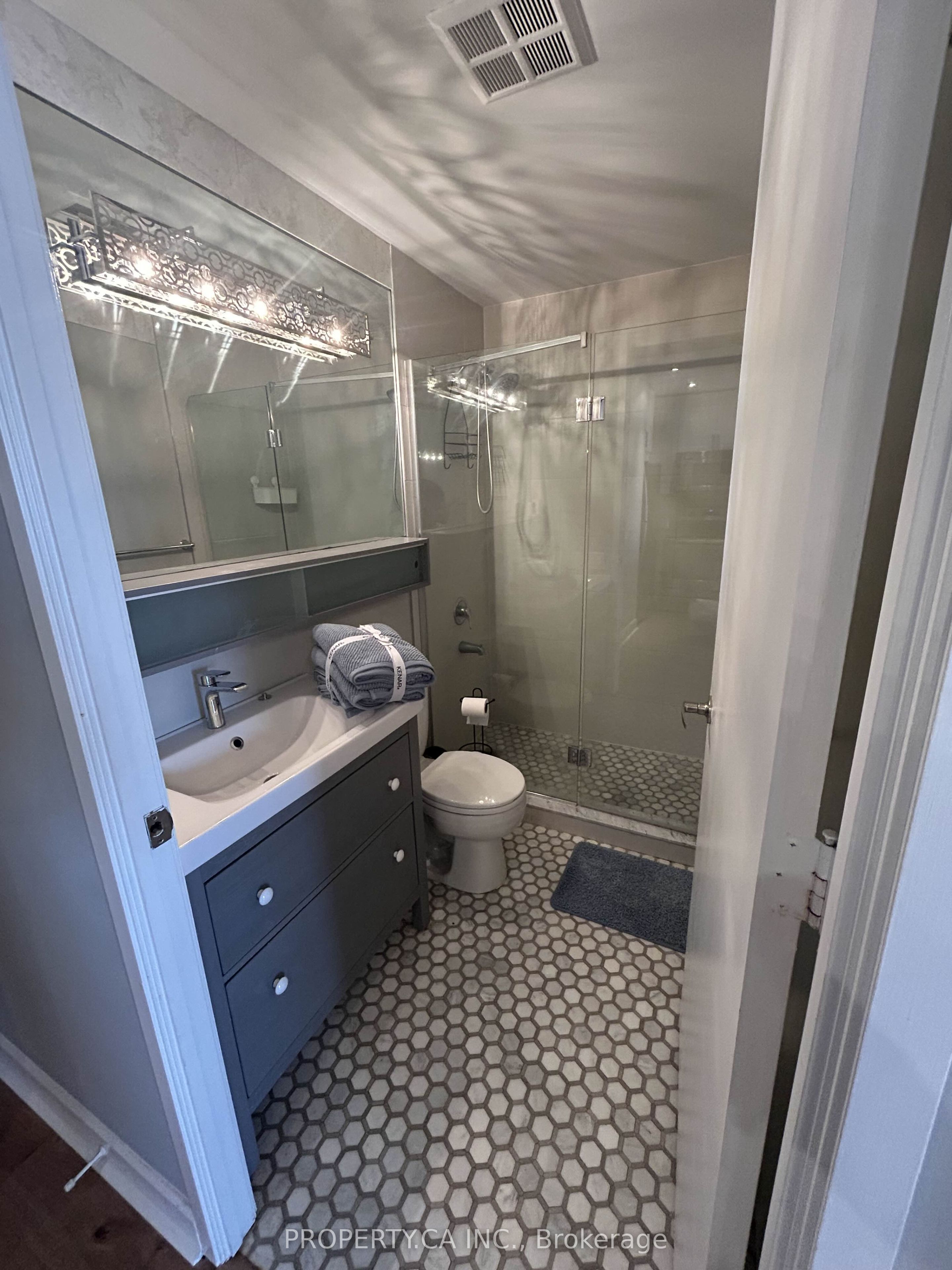 85 Bloor Street E 1503 Property Photo 7