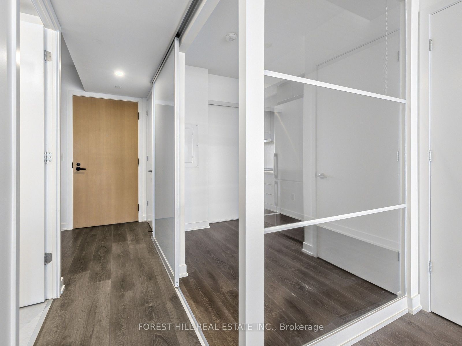 8 Tippett Road 407 Property Photo 4