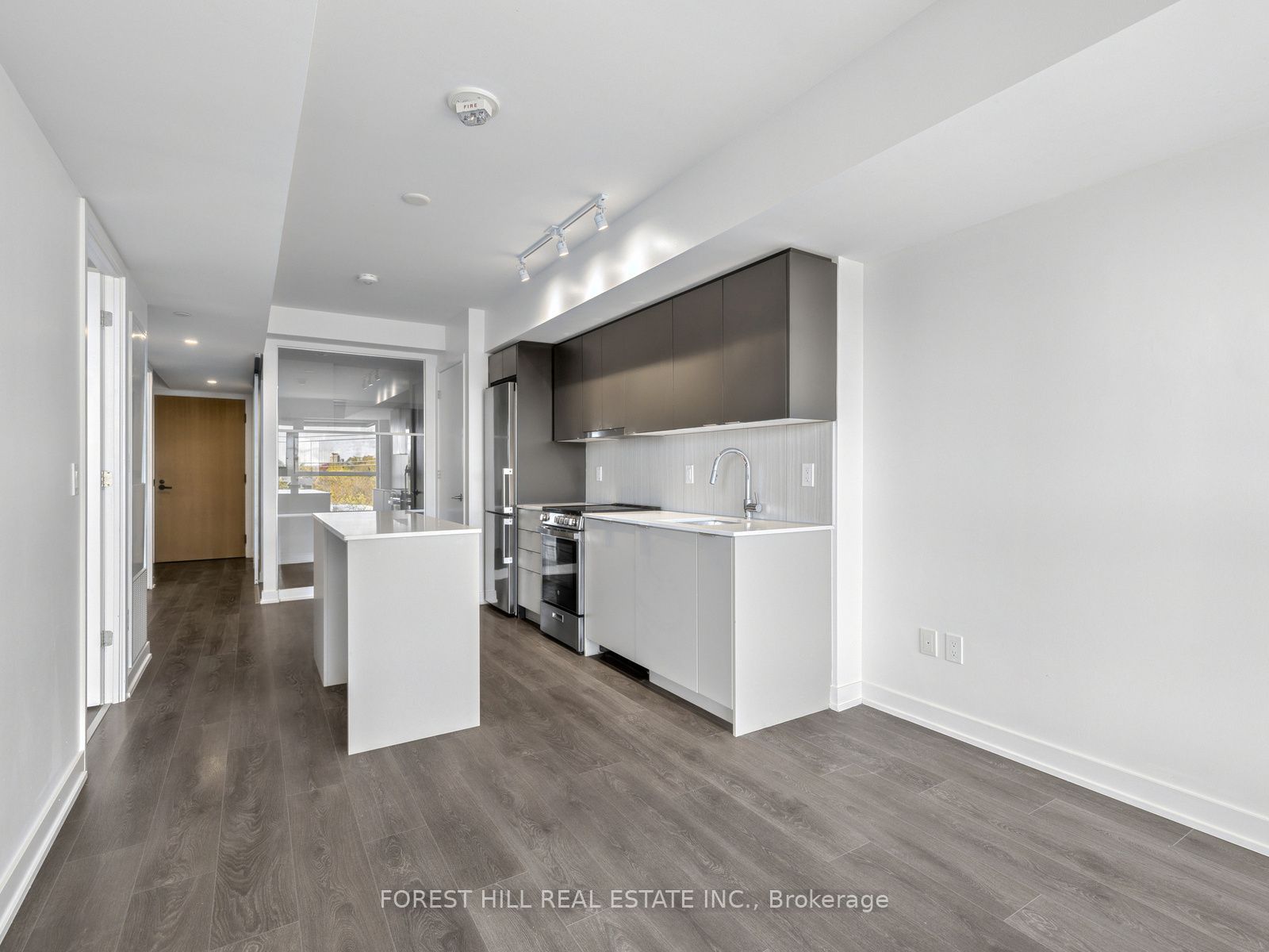 8 Tippett Road 407 Property Photo 8