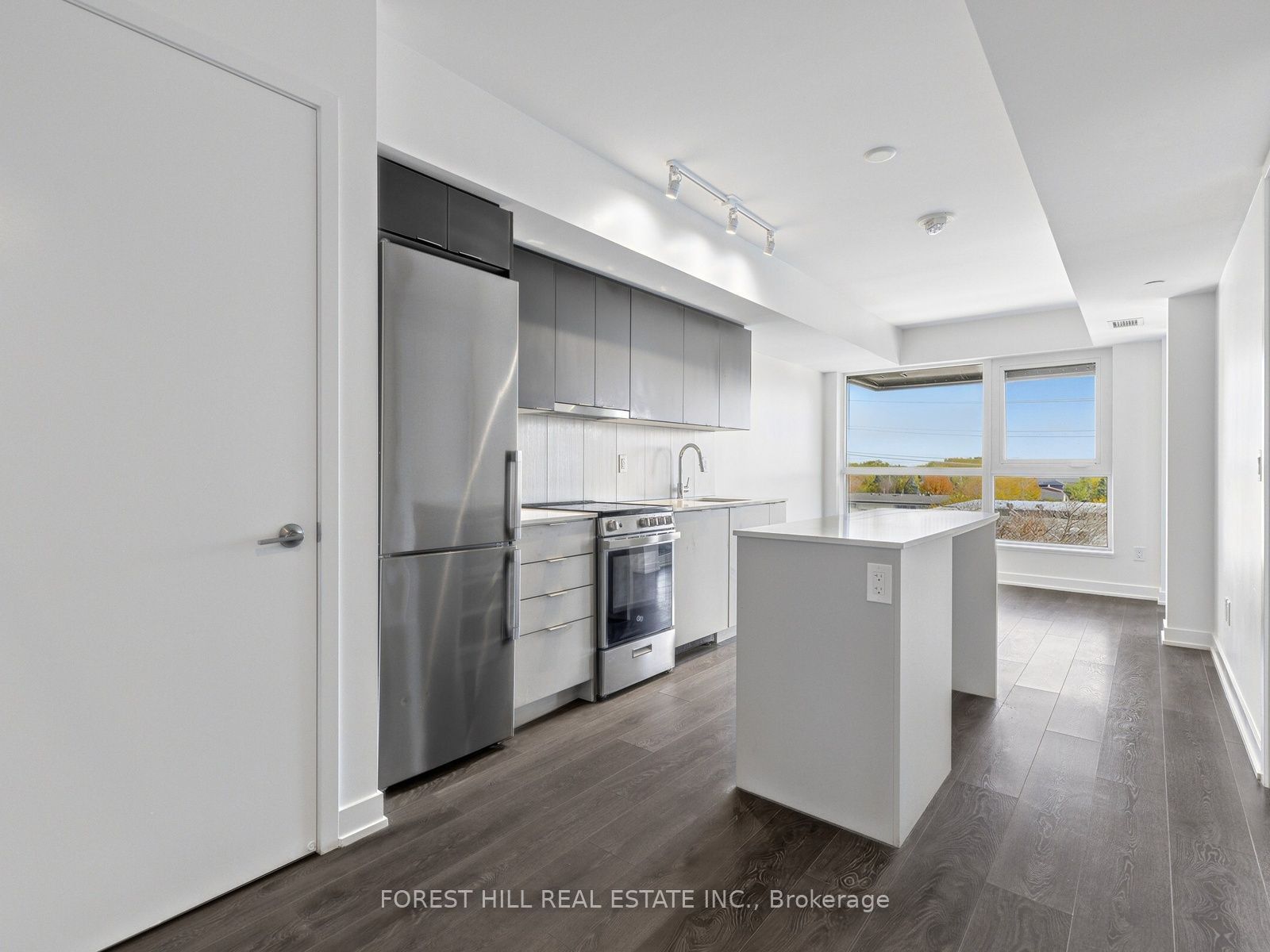 8 Tippett Road 407 Property Photo 9