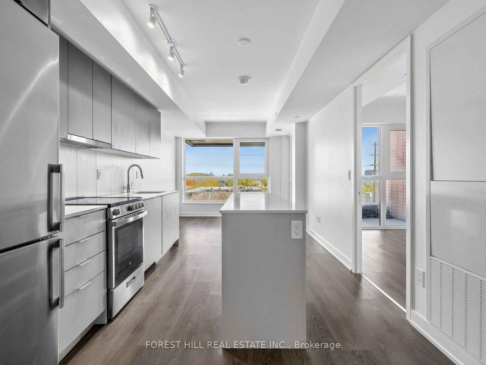 8 Tippett Road 407 Property Photo 10