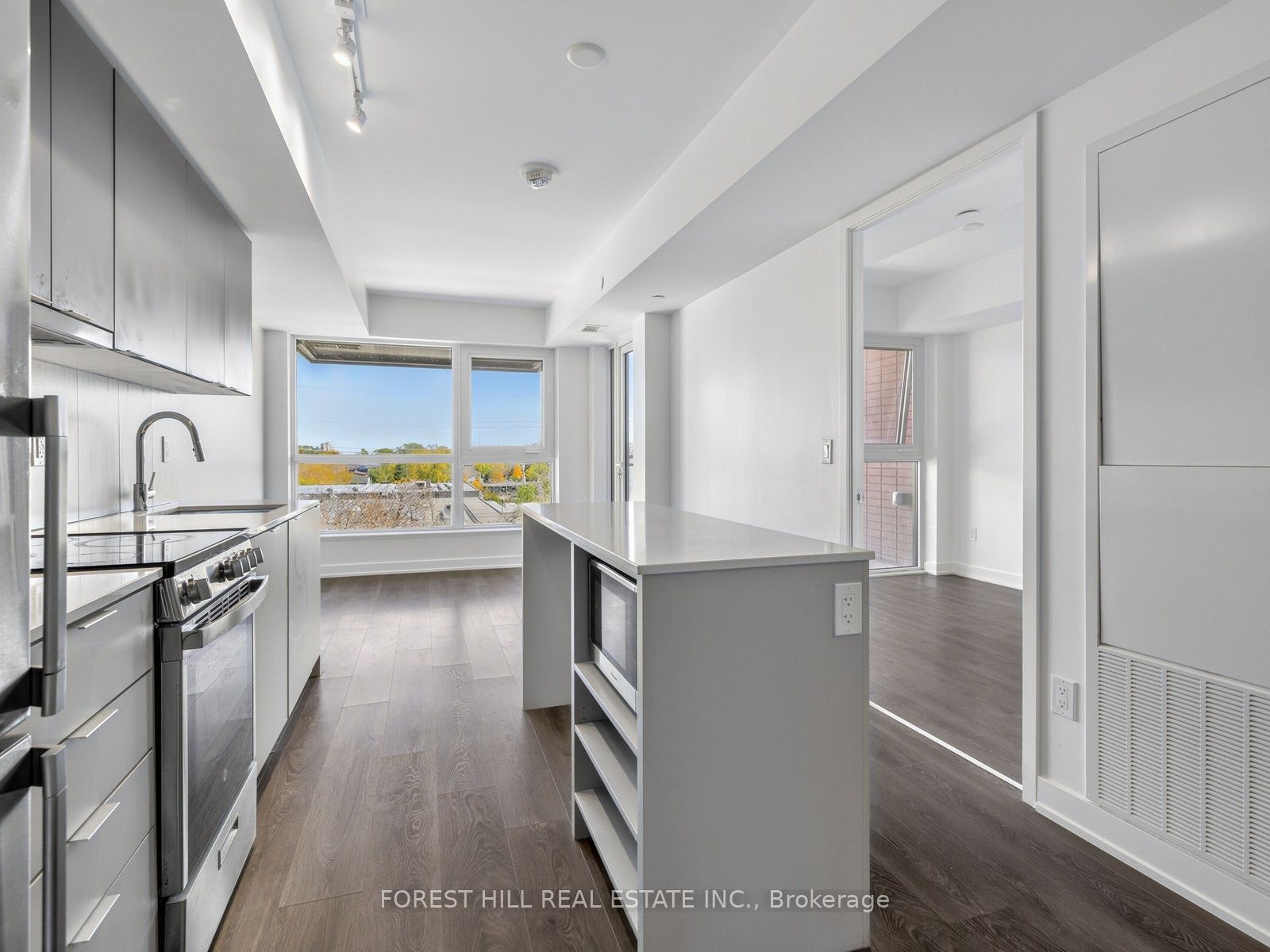 8 Tippett Road 407 Property Photo 11