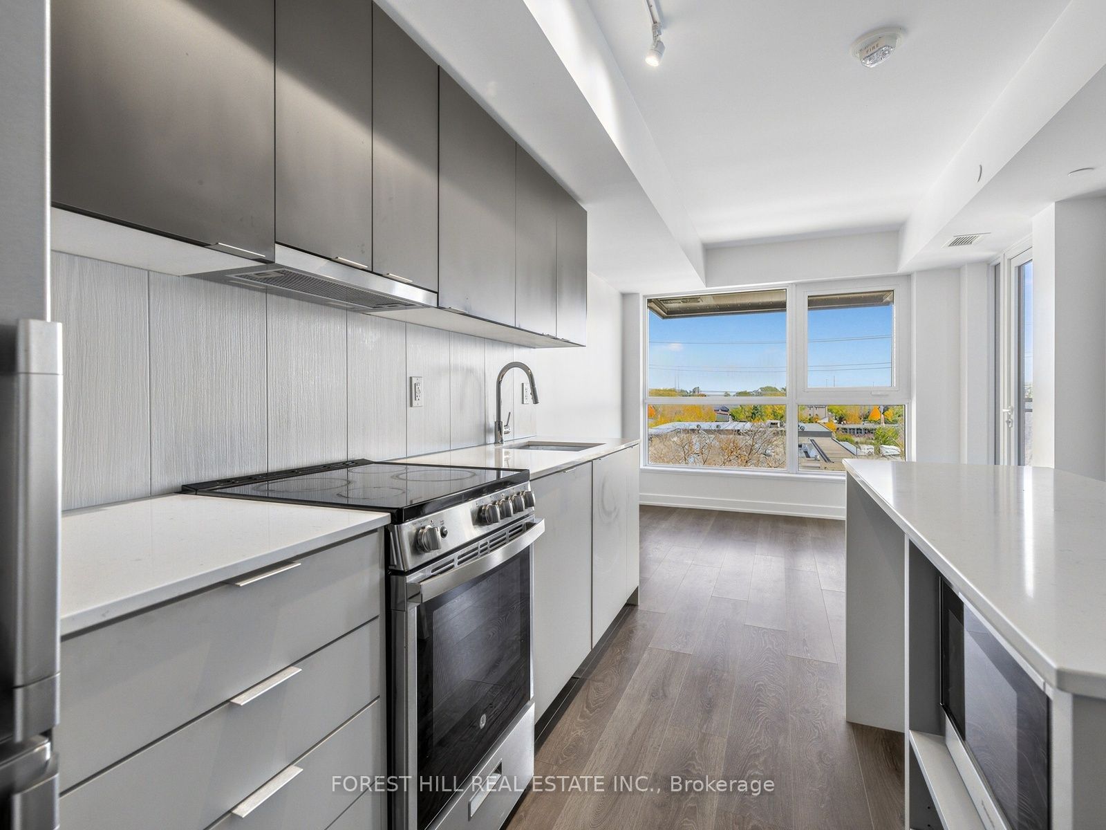 8 Tippett Road 407 Property Photo 12