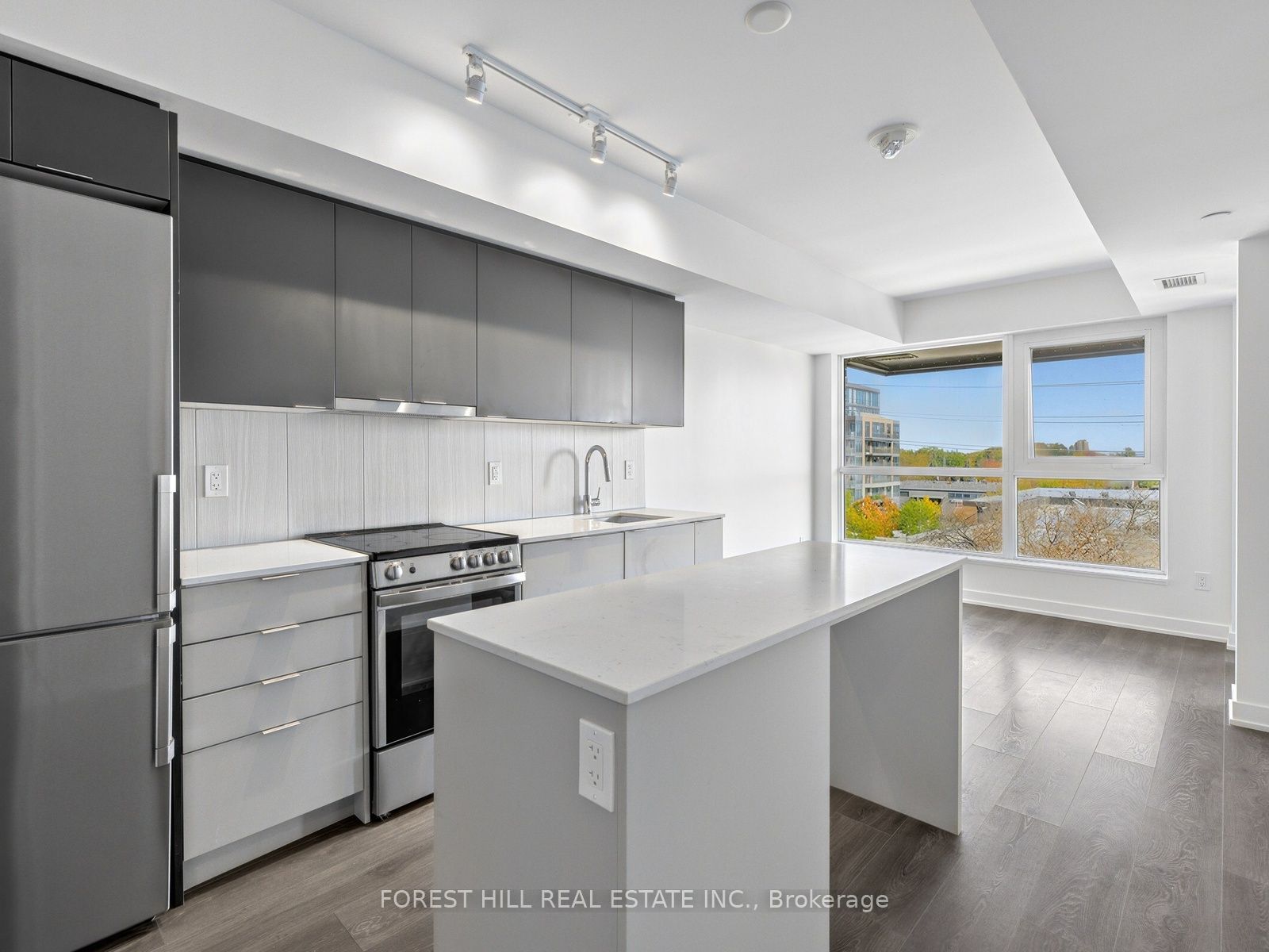 8 Tippett Road 407 Property Photo 14