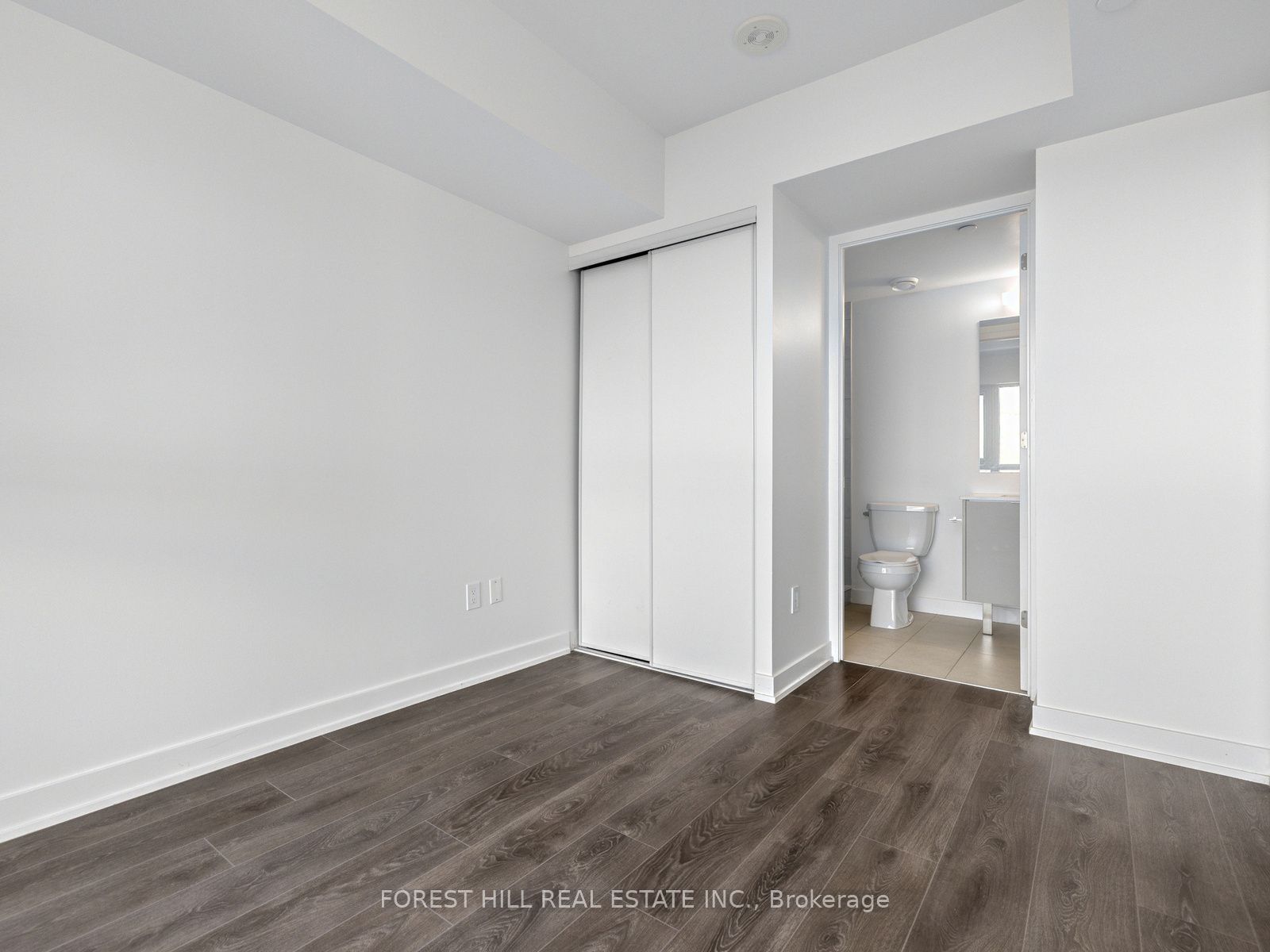 8 Tippett Road 407 Property Photo 19