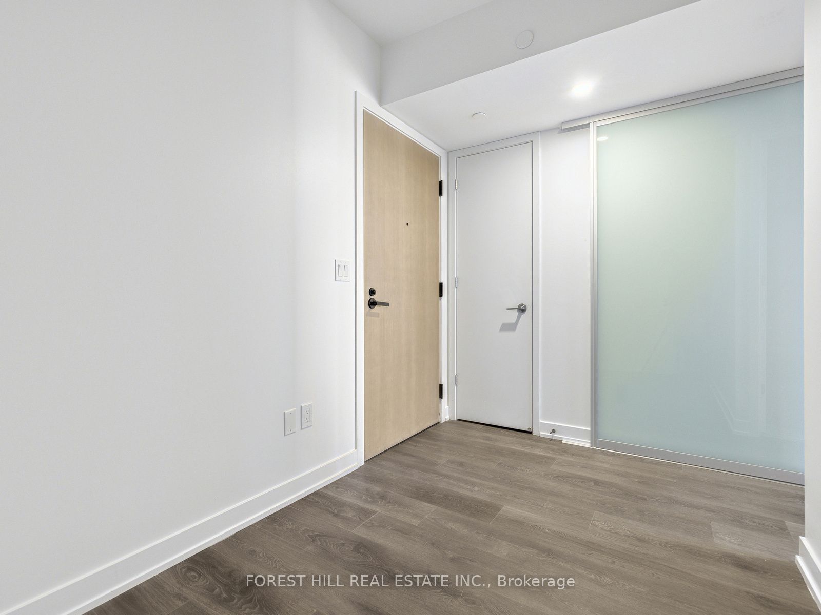 8 Tippett Road 407 Property Photo 22