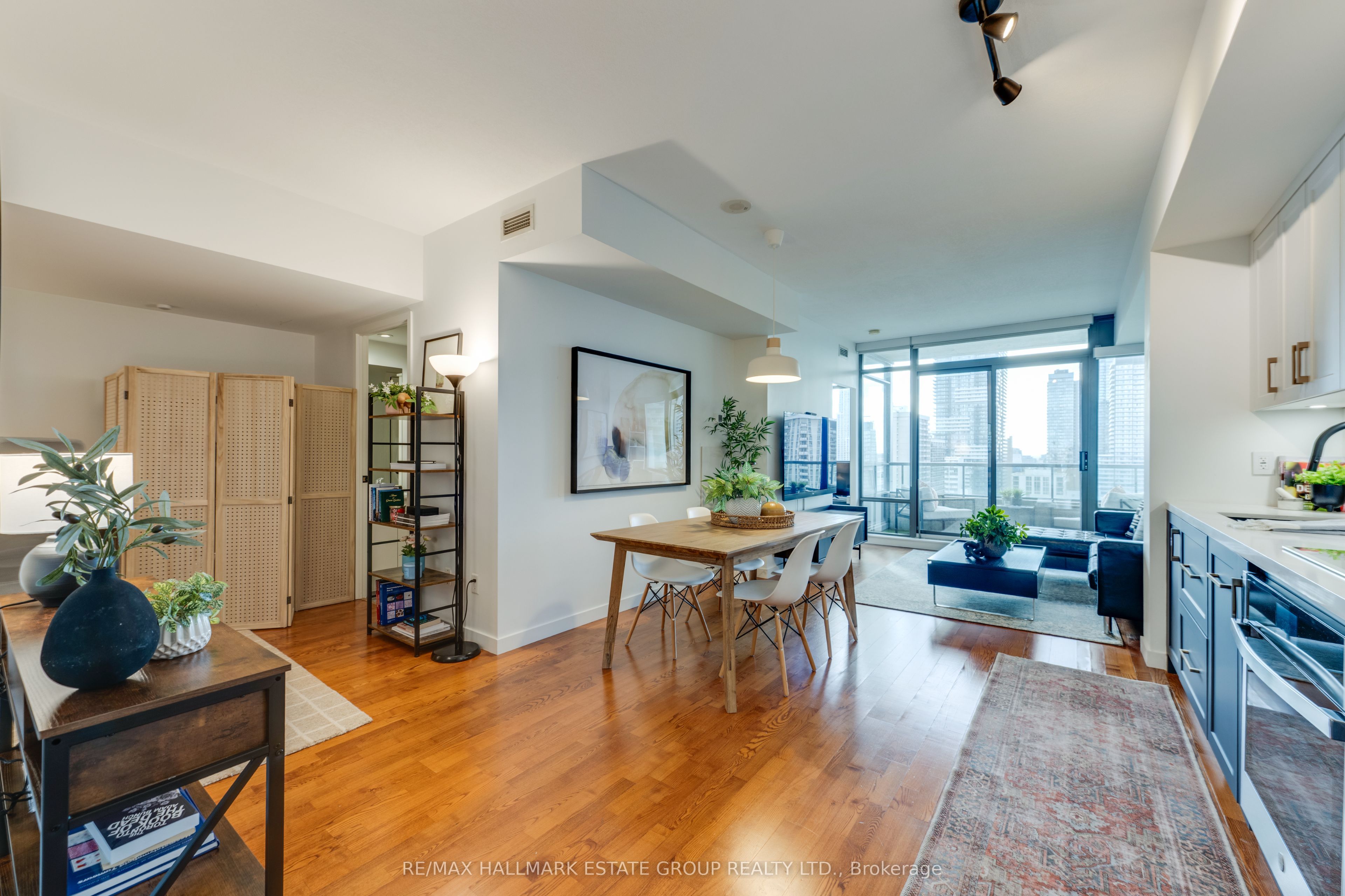 285 Mutual Street 2201 Property Photo 5