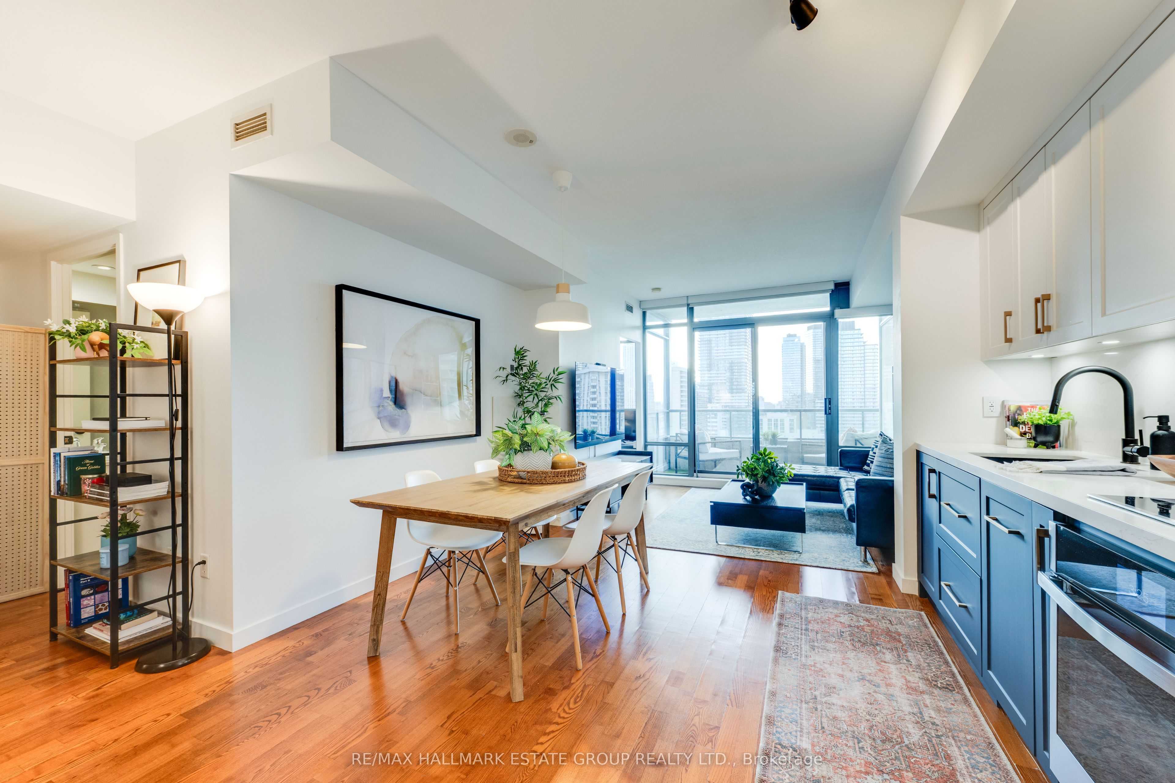 285 Mutual Street 2201 Property Photo 6