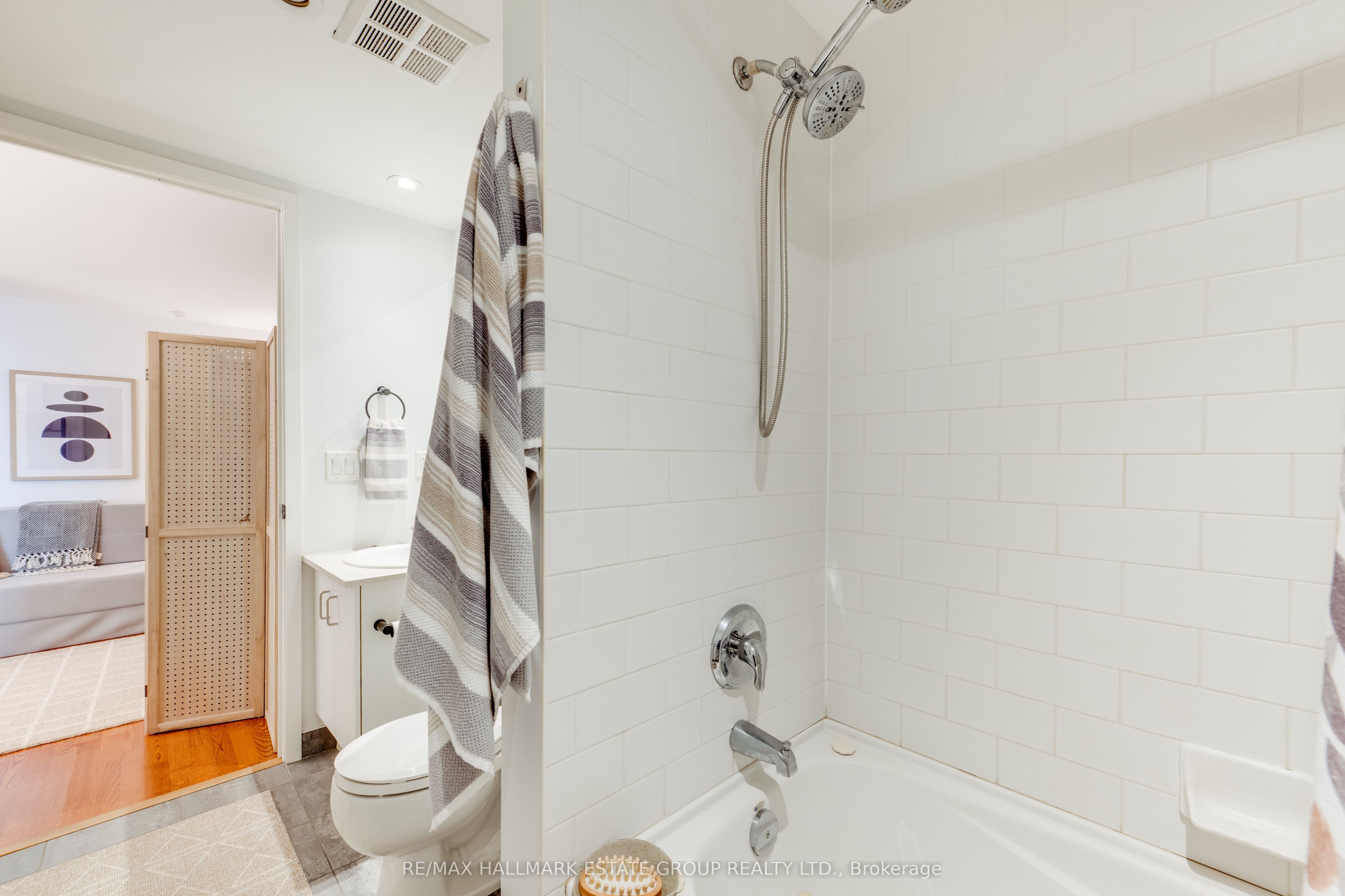 285 Mutual Street 2201 Property Photo 32