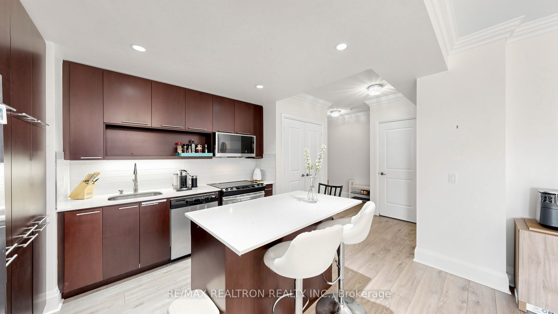 100 Harrison Garden Boulevard 1223 Property Photo 26