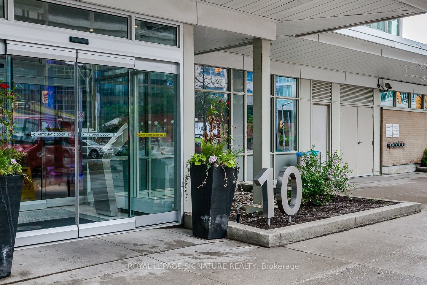 10 Navy Wharf Court 1212 Property Photo 1