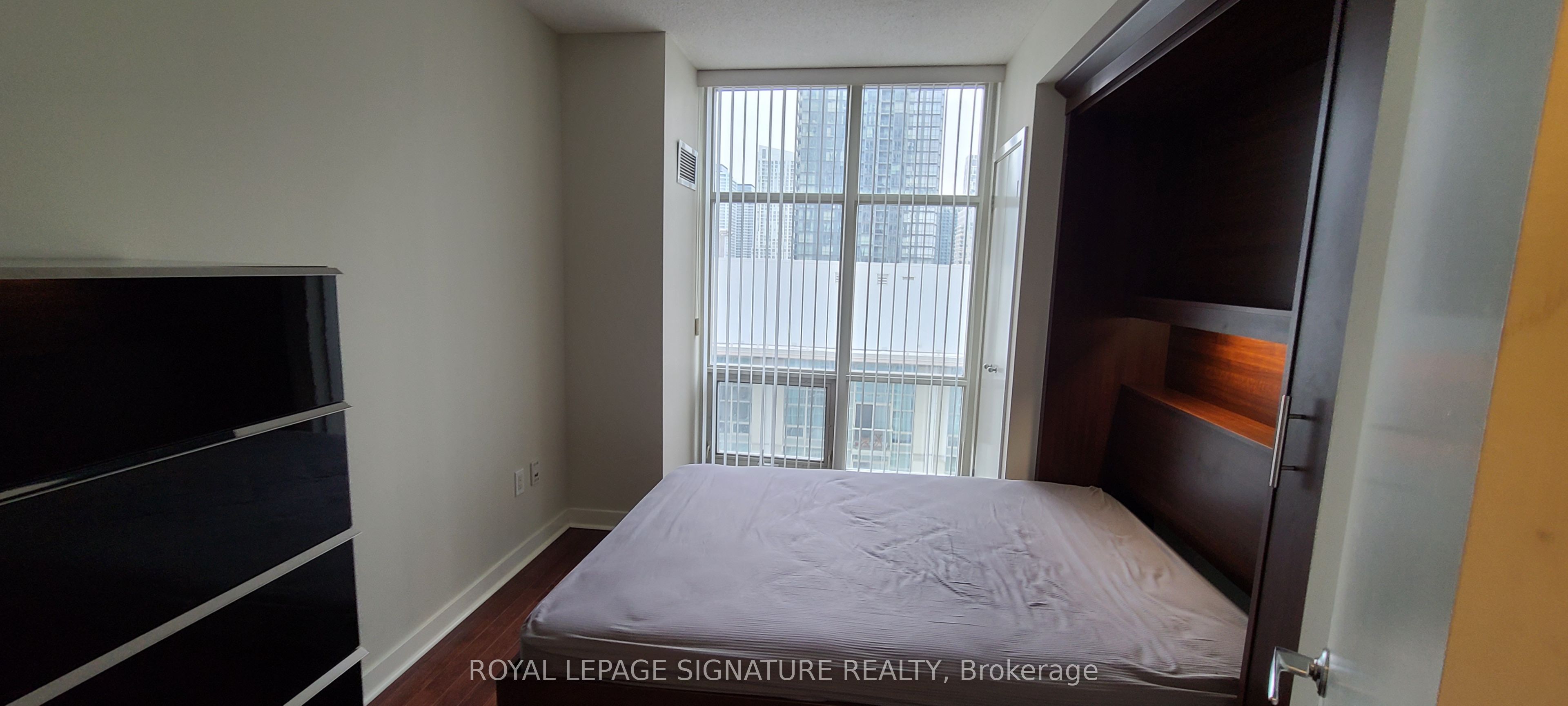 10 Navy Wharf Court 1212 Property Photo 10