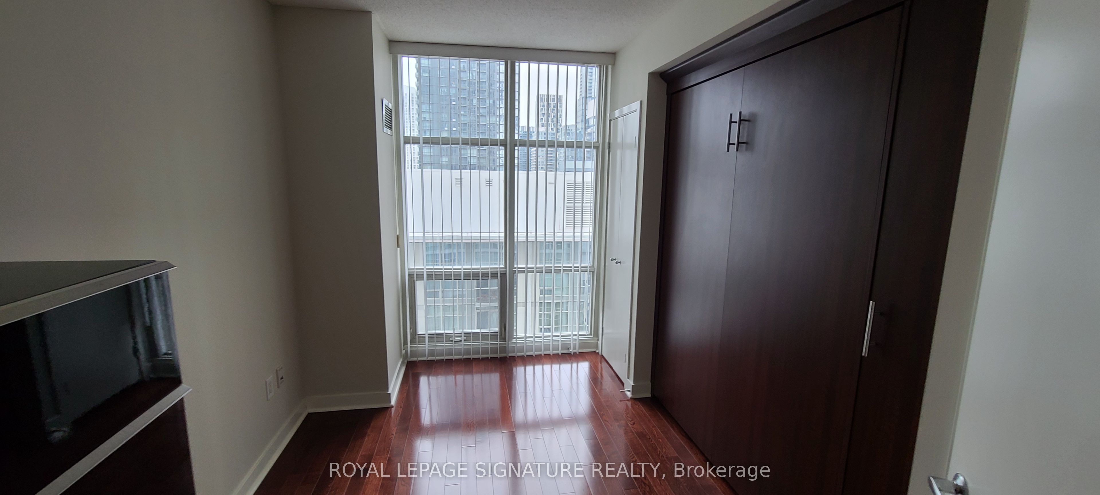 10 Navy Wharf Court 1212 Property Photo 11