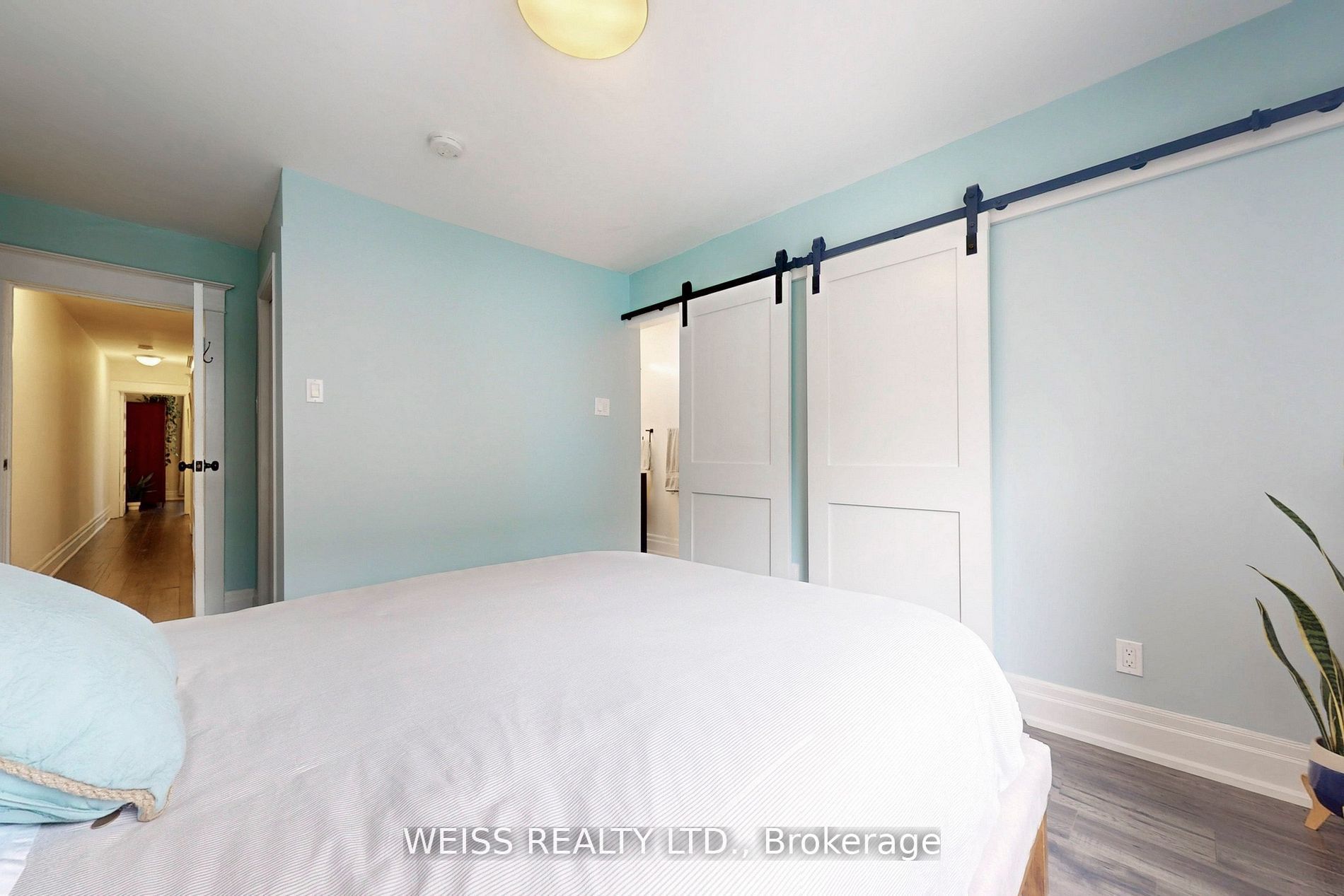758 Richmond Street W Property Photo 16