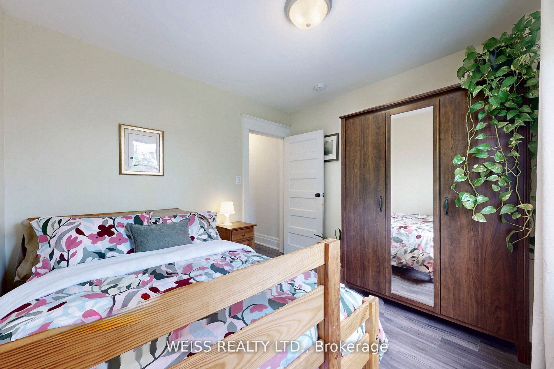 758 Richmond Street W Property Photo 23
