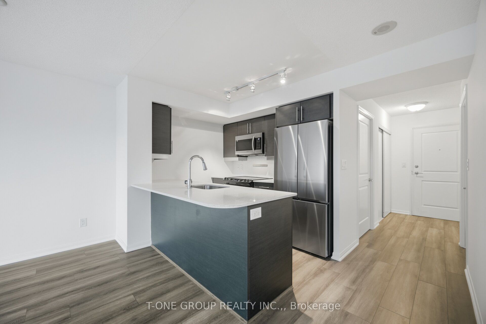 35 Bastion Street 311 Property Photo 11