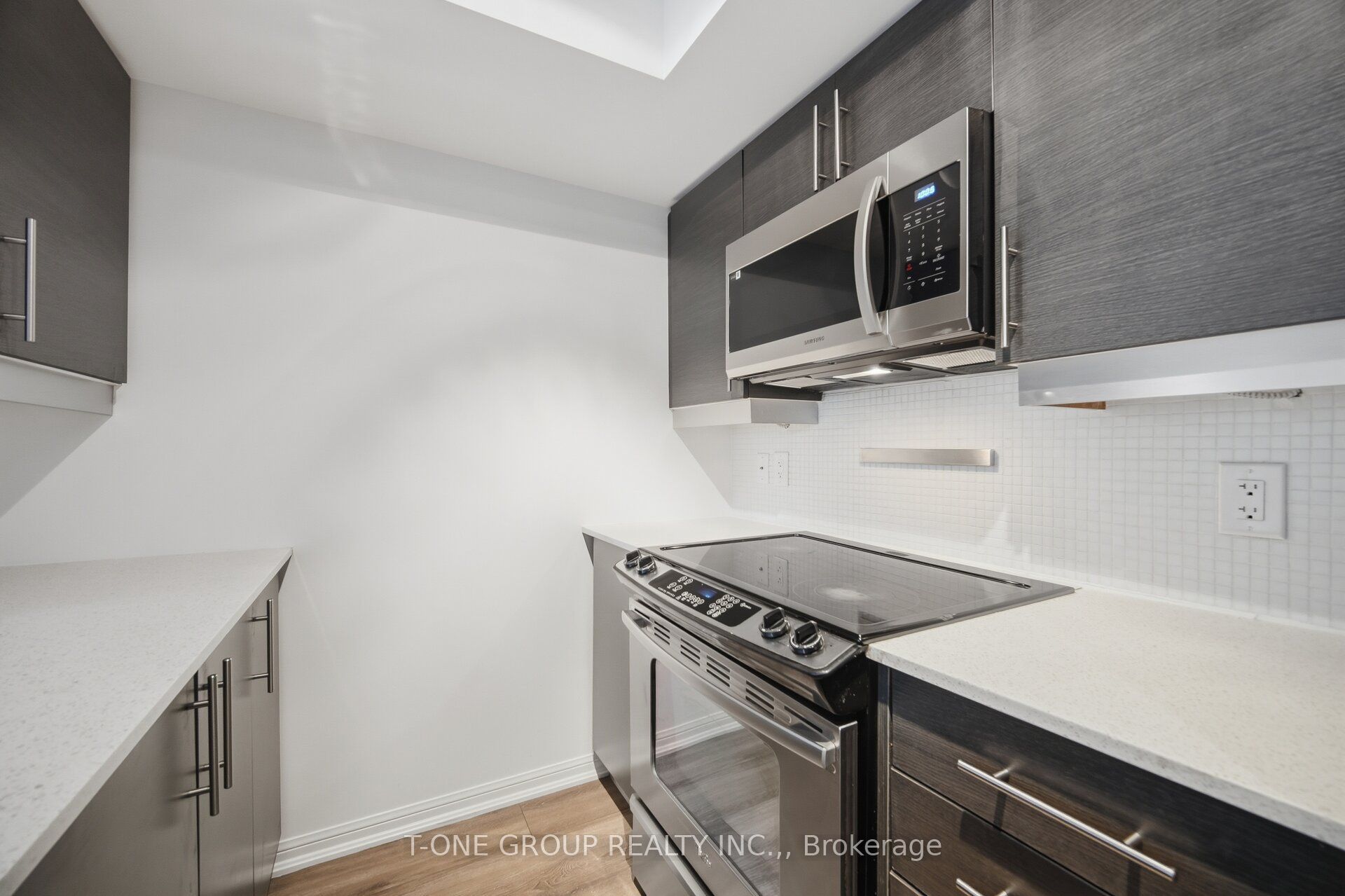 35 Bastion Street 311 Property Photo 12